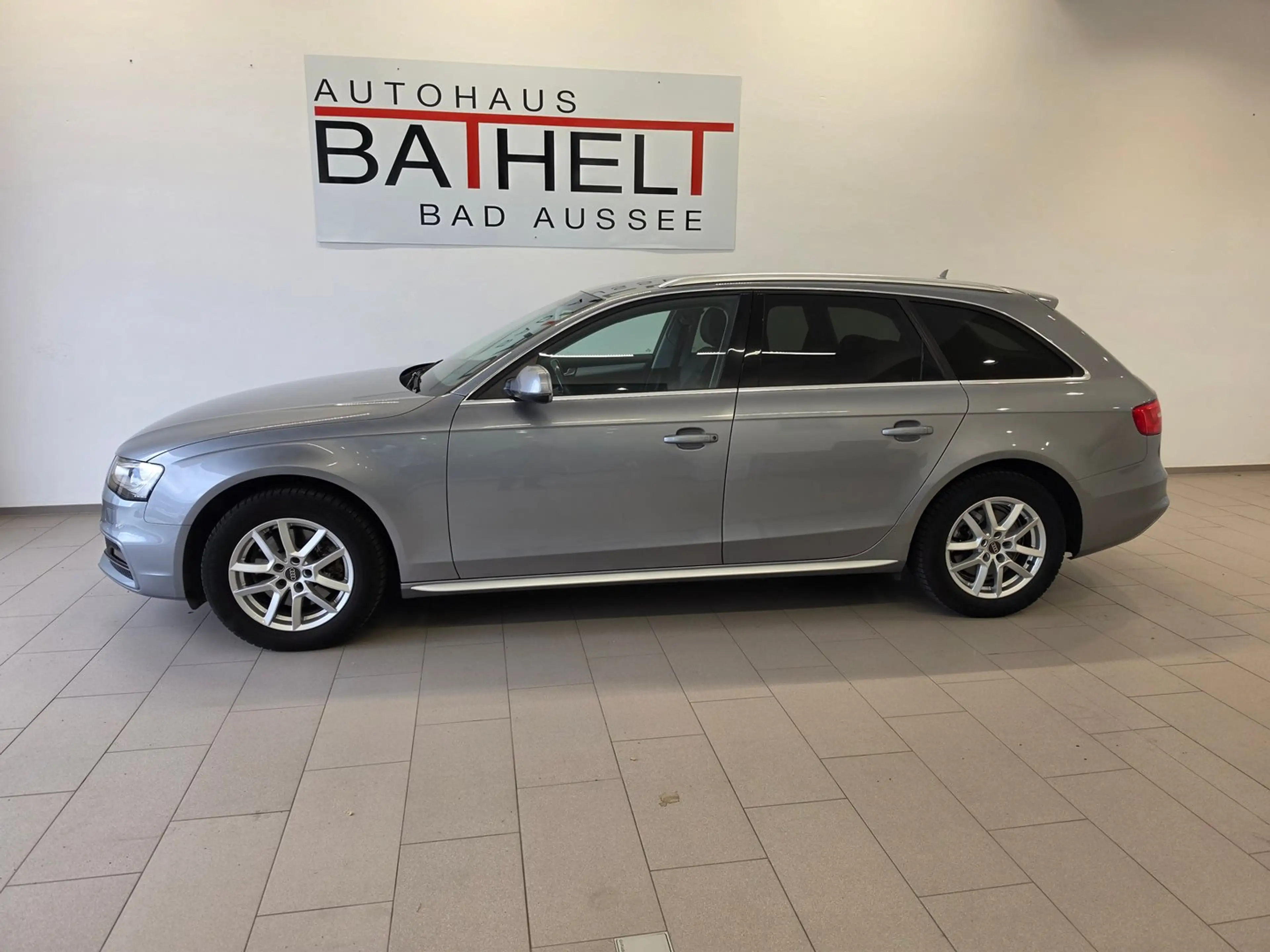 Audi A4 2.0 TDI quattro intense — photo 2