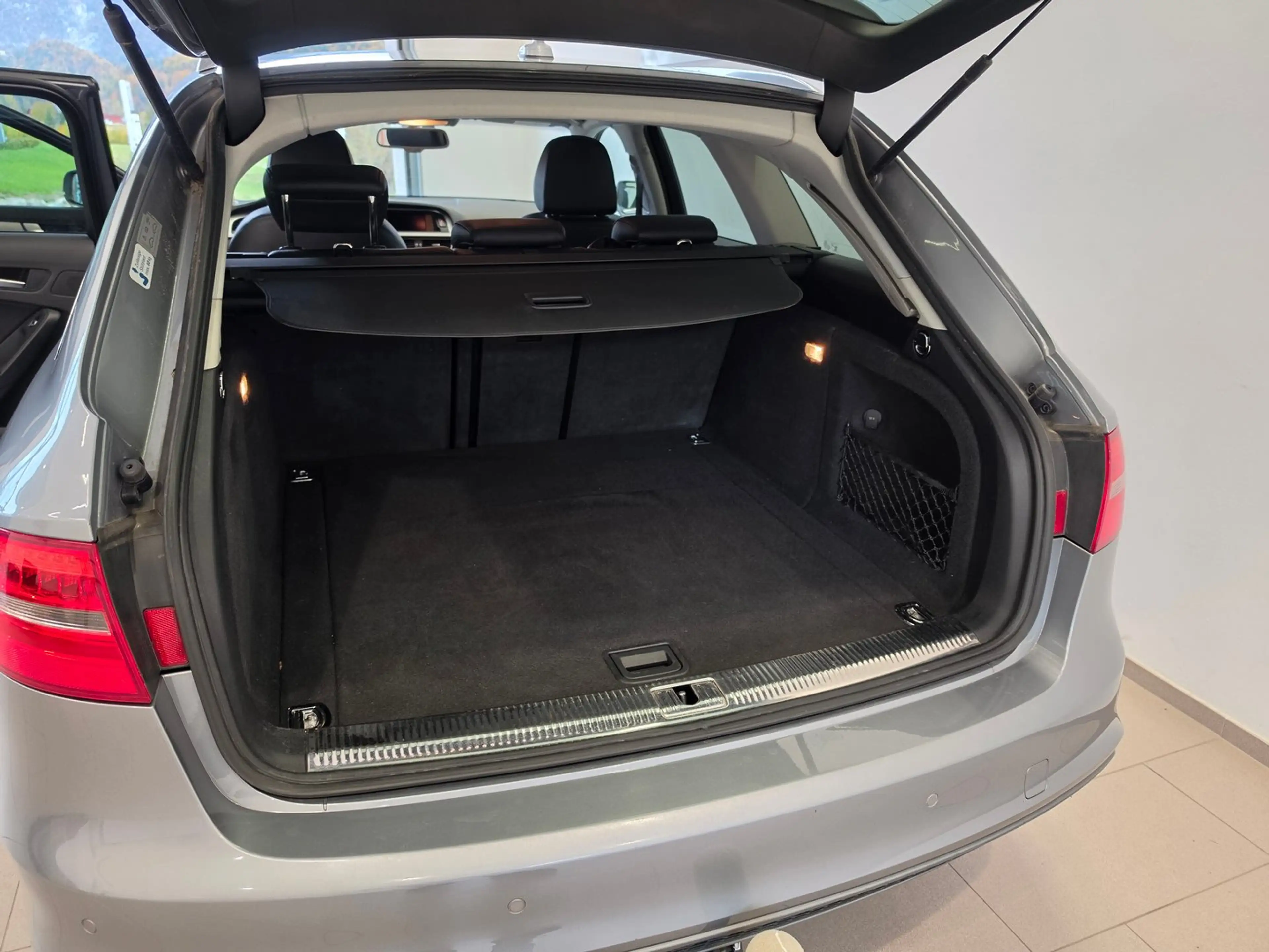 Audi A4 2.0 TDI quattro intense — photo 7