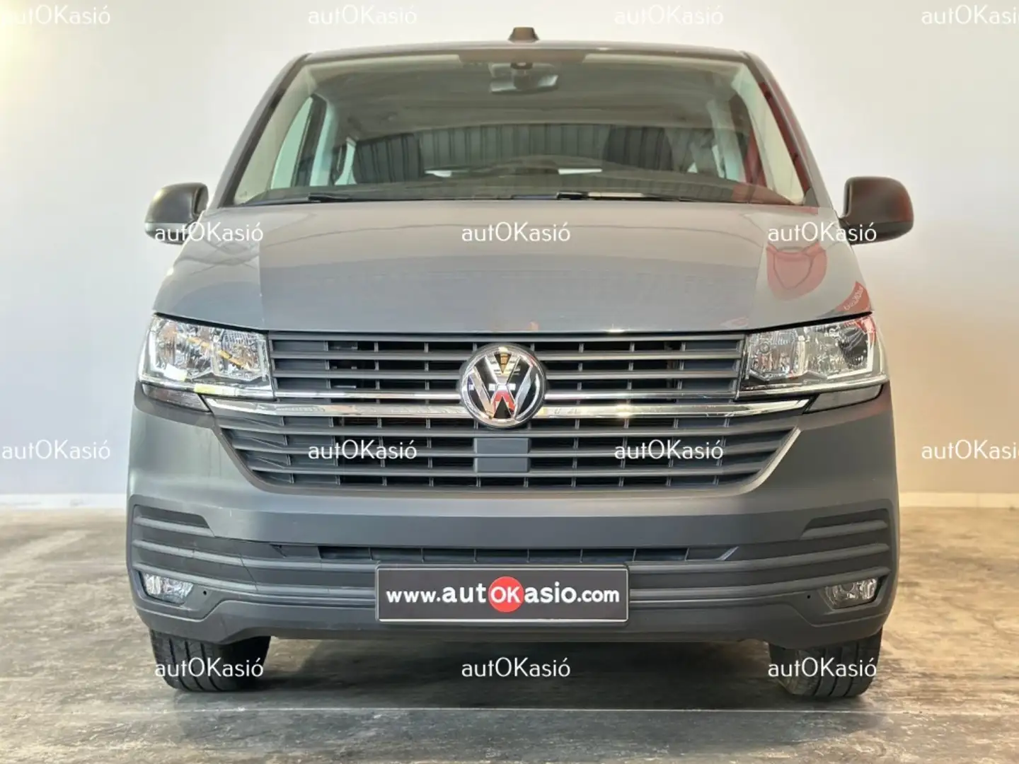 Volkswagen T5 Caravelle 2.0TDI Batalla Corta 110kW Aut Gris - 2