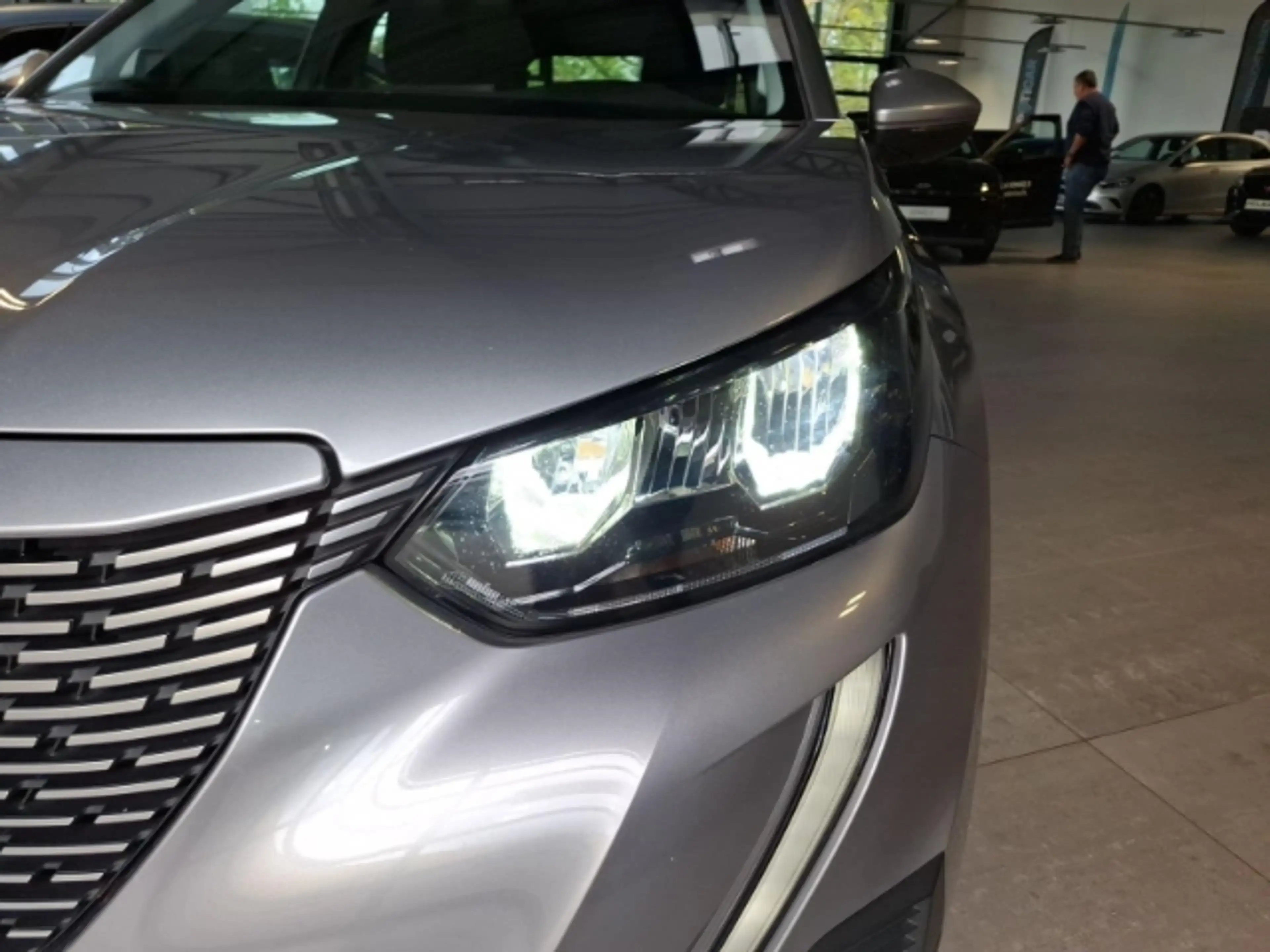 Peugeot 2008 Active Pack 50 kWh/Wärmepumpe/Sitzheizung/AppleCar — photo 5