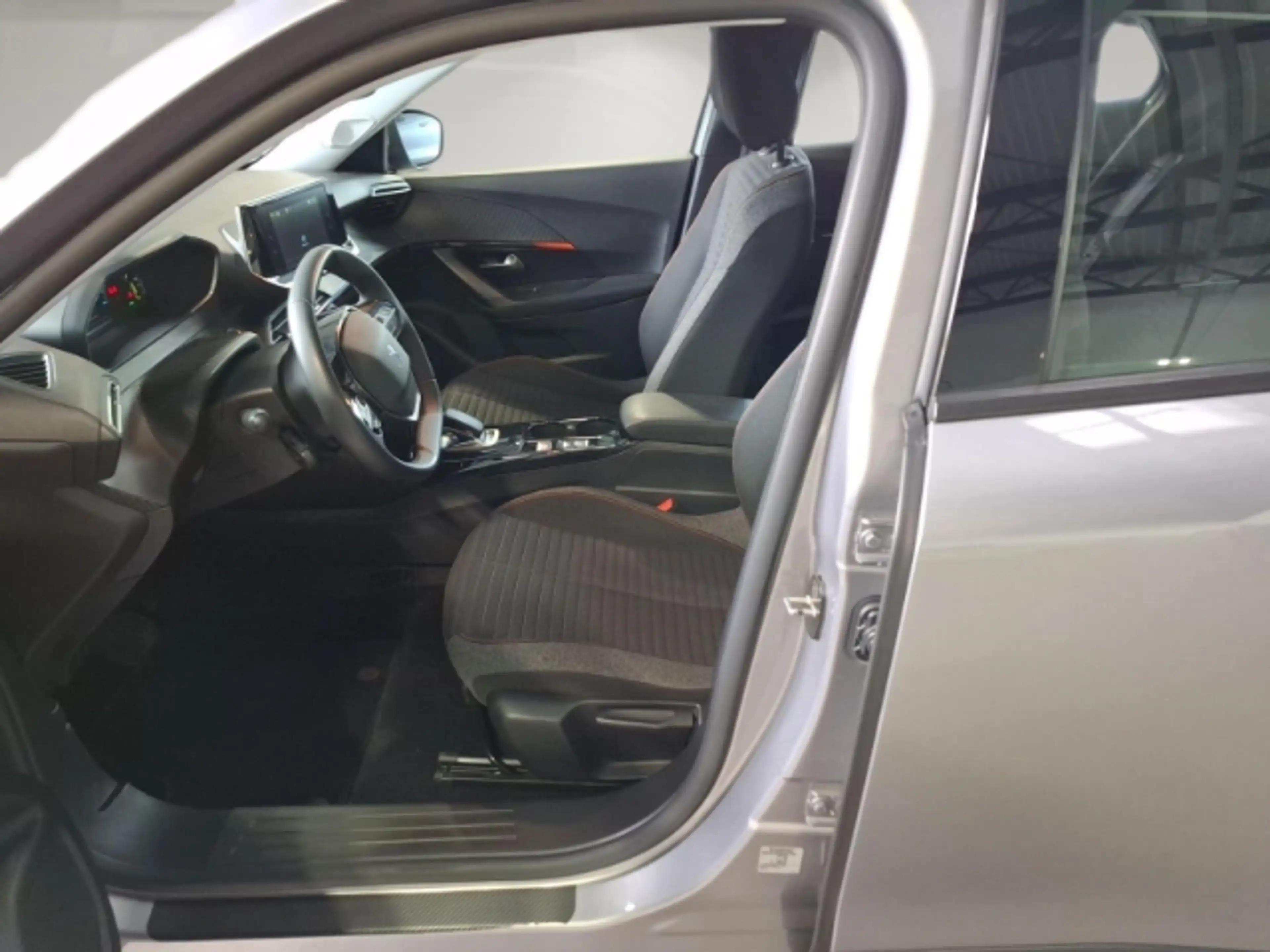 Peugeot 2008 Active Pack 50 kWh/Wärmepumpe/Sitzheizung/AppleCar — photo 7