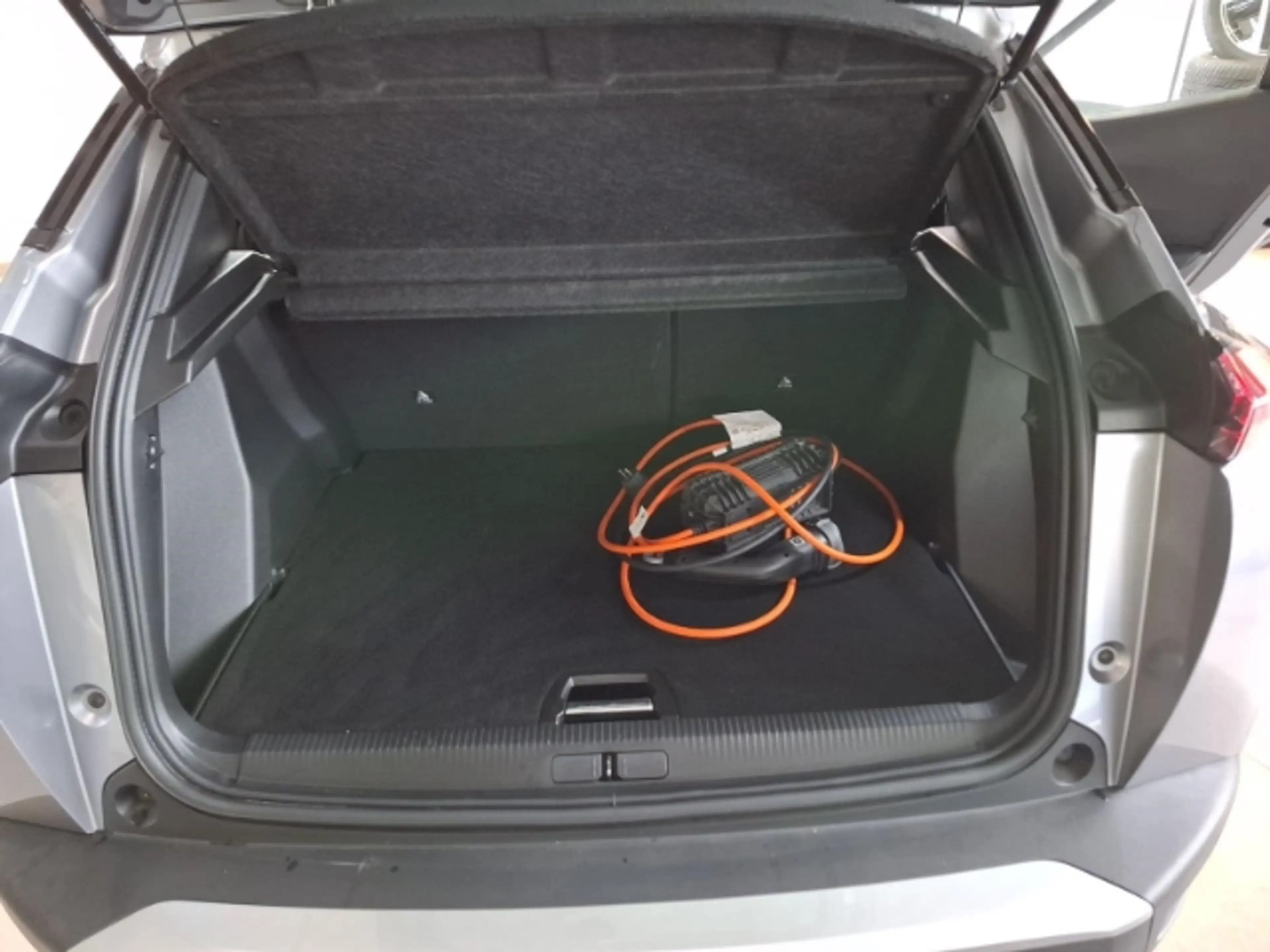 Peugeot 2008 Active Pack 50 kWh/Wärmepumpe/Sitzheizung/AppleCar — photo 12