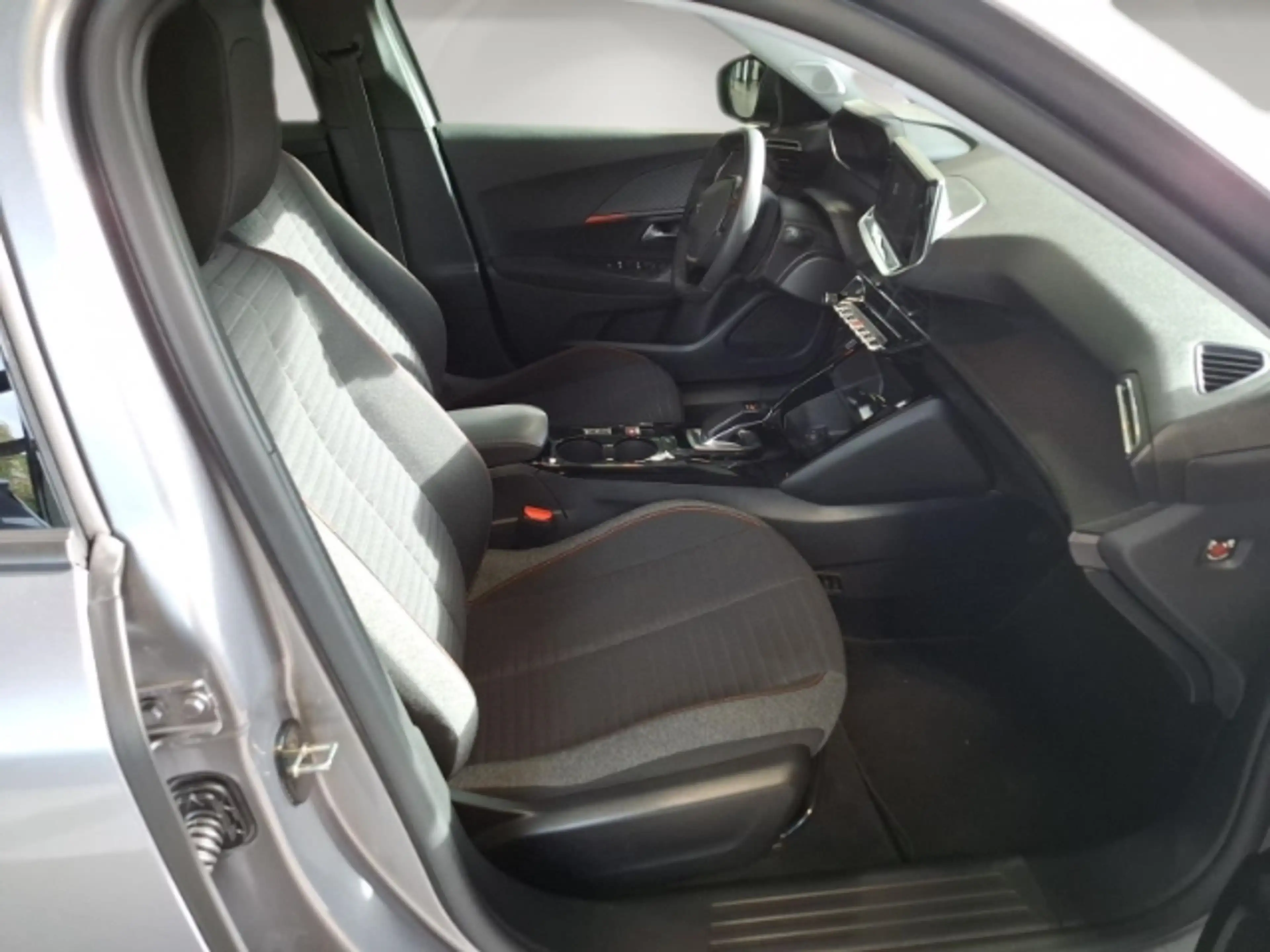 Peugeot 2008 Active Pack 50 kWh/Wärmepumpe/Sitzheizung/AppleCar — photo 14