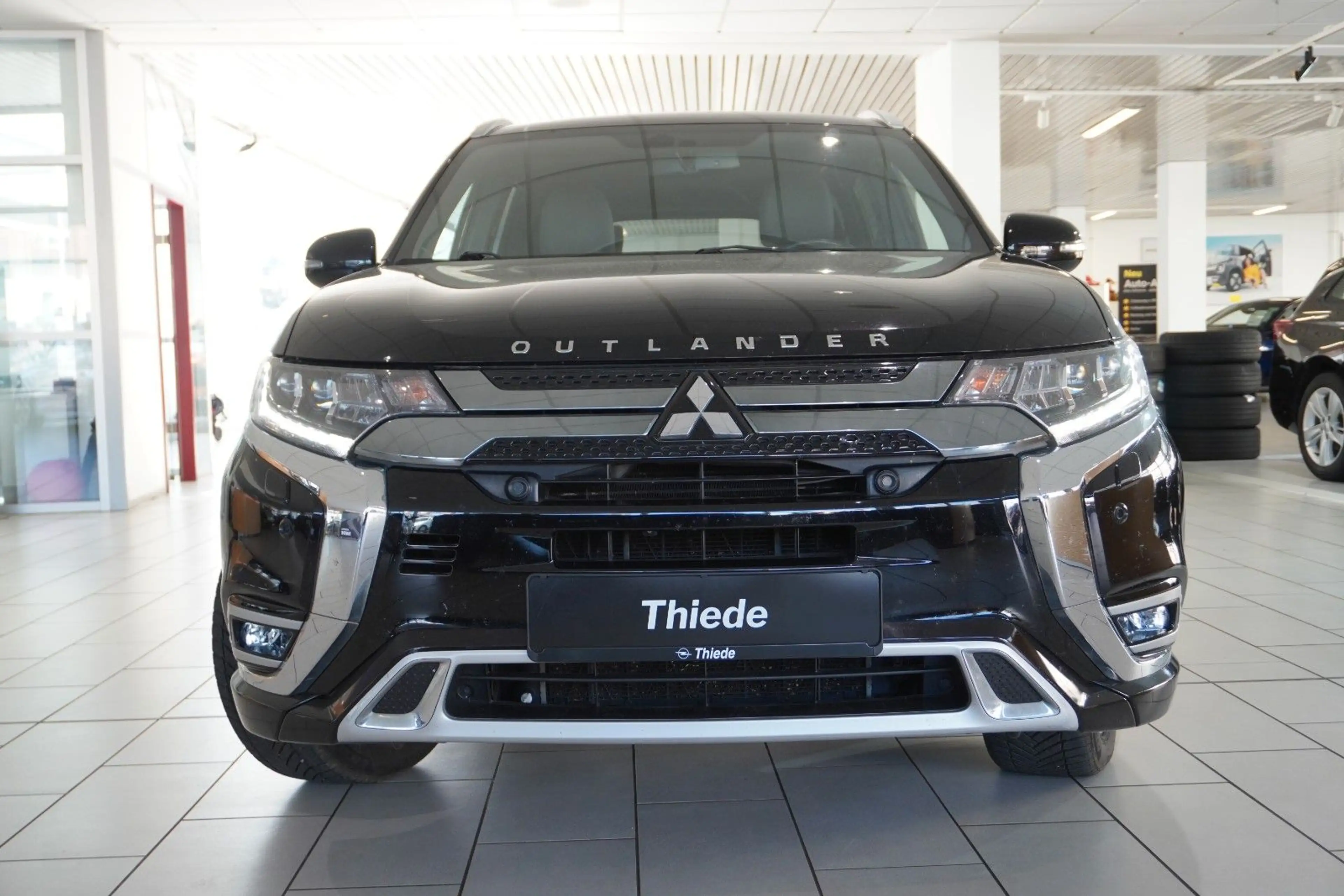 Mitsubishi Outlander 2.4 PHEV 4WD NAVI/LED/360°/LEDER/AHK — photo 6