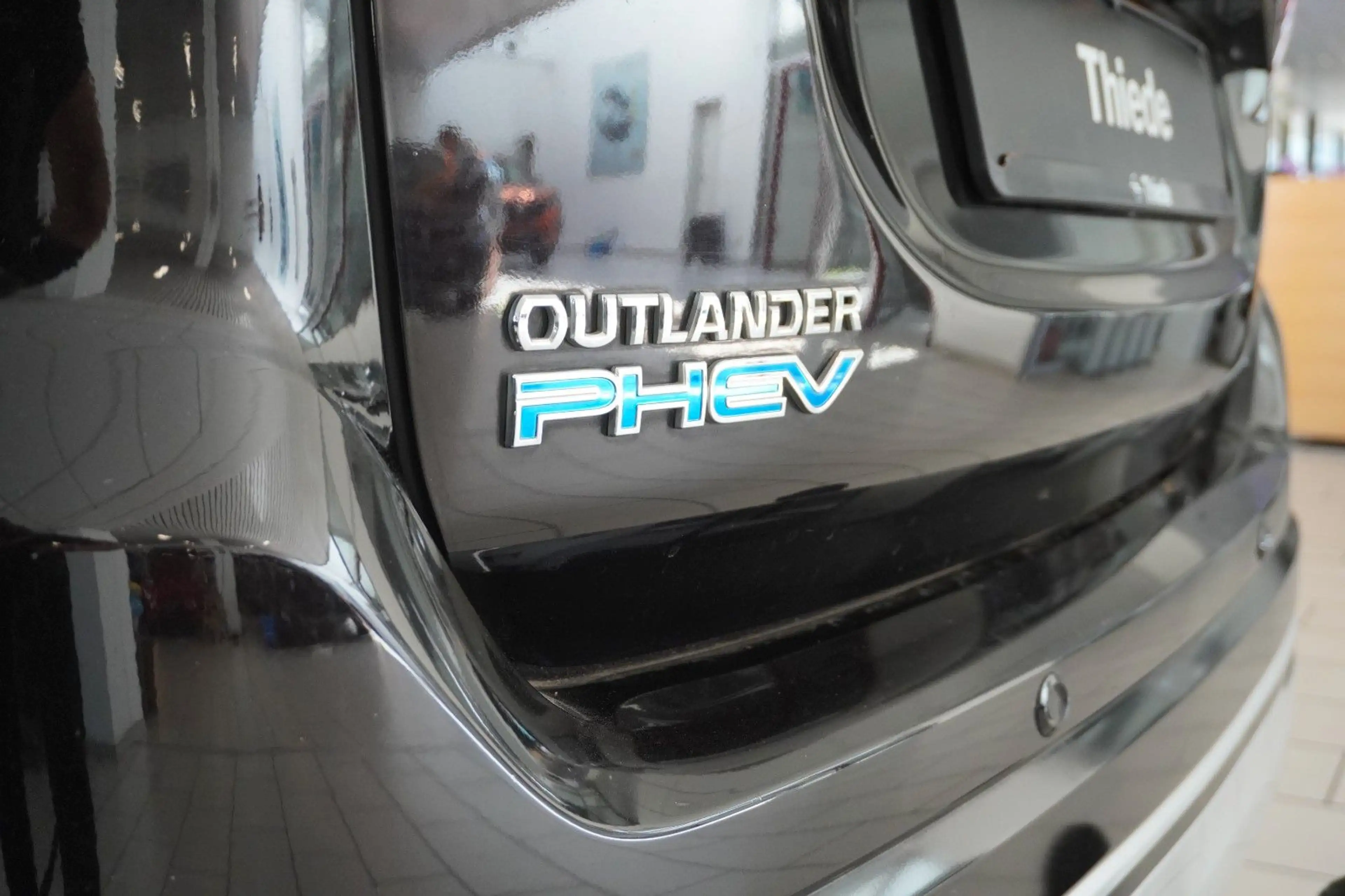 Mitsubishi Outlander 2.4 PHEV 4WD NAVI/LED/360°/LEDER/AHK — photo 12