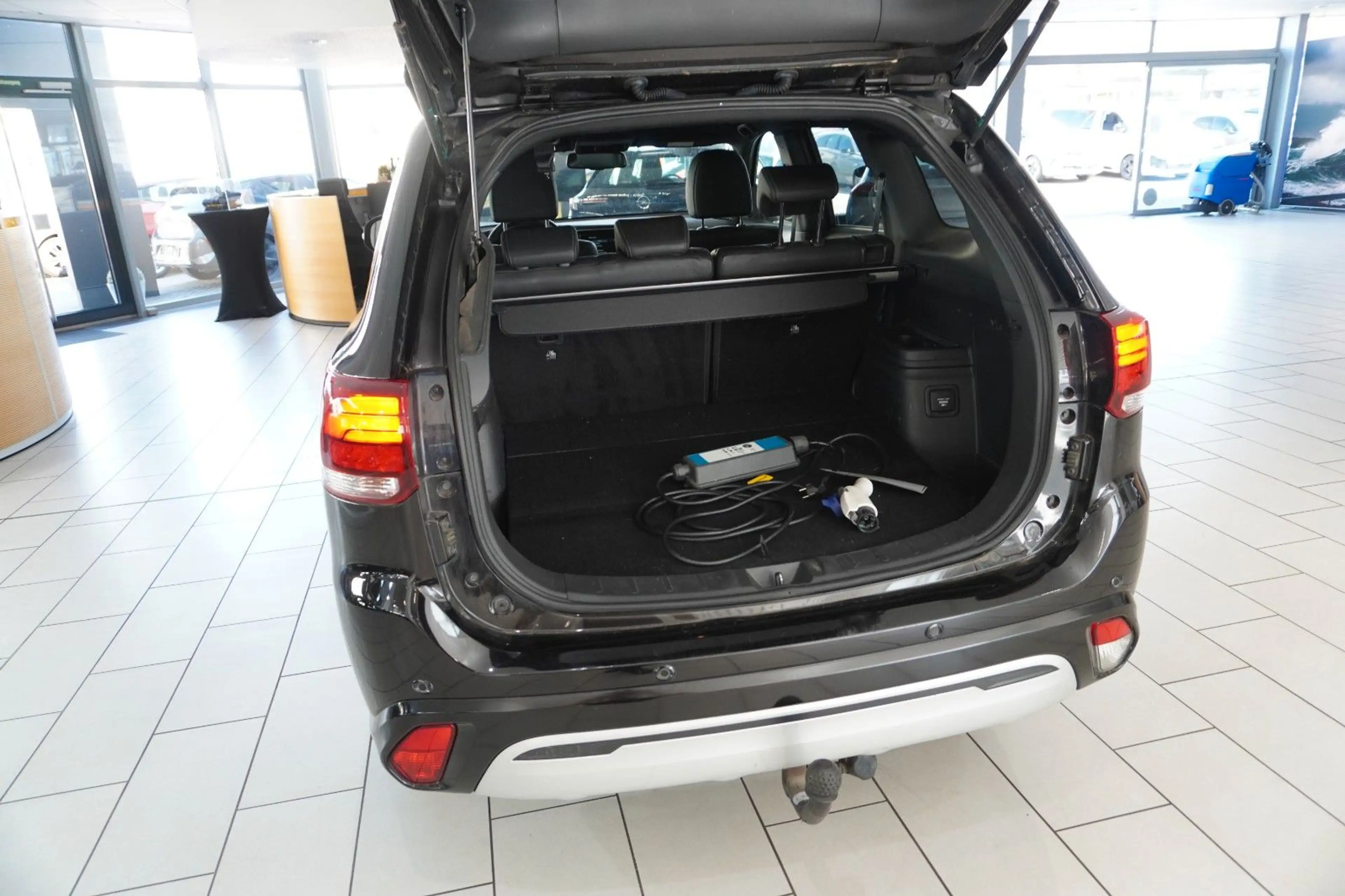 Mitsubishi Outlander 2.4 PHEV 4WD NAVI/LED/360°/LEDER/AHK — photo 16