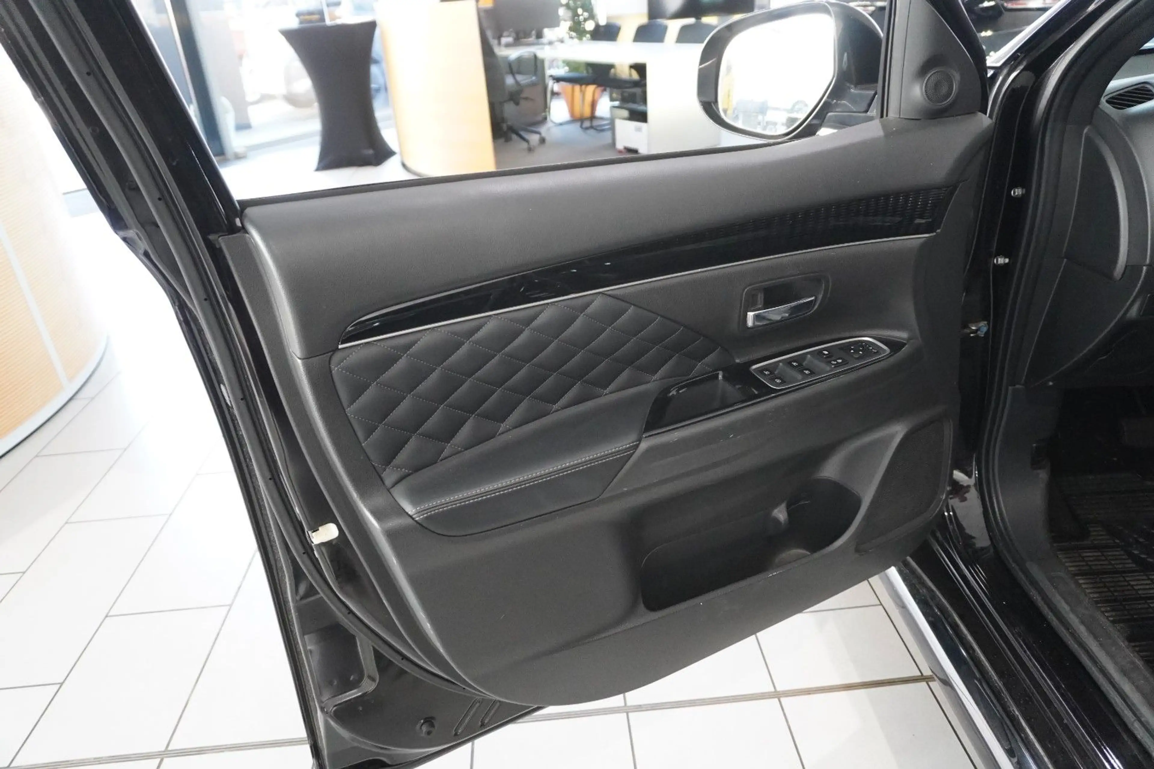 Mitsubishi Outlander 2.4 PHEV 4WD NAVI/LED/360°/LEDER/AHK — photo 20