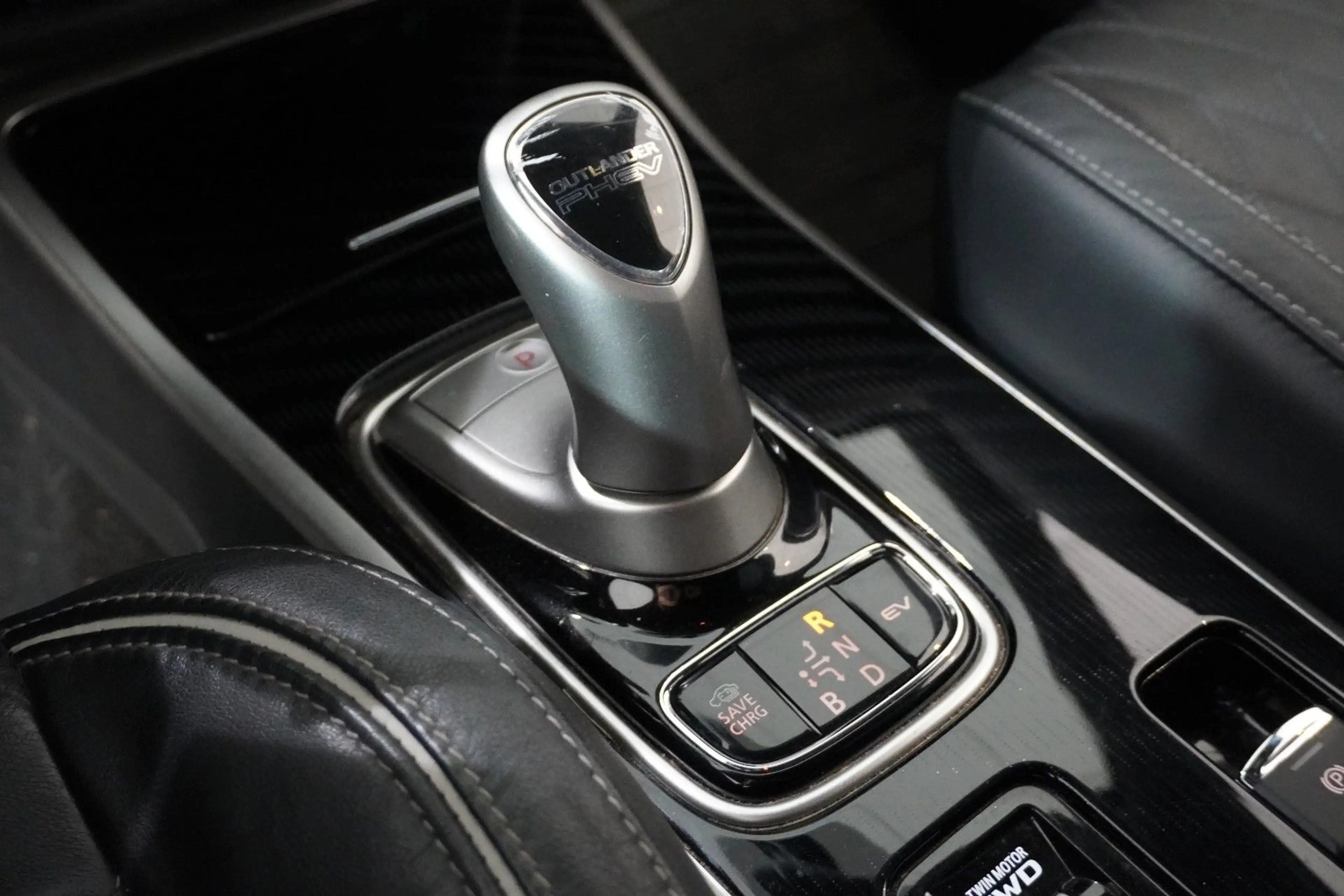 Mitsubishi Outlander 2.4 PHEV 4WD NAVI/LED/360°/LEDER/AHK — photo 35