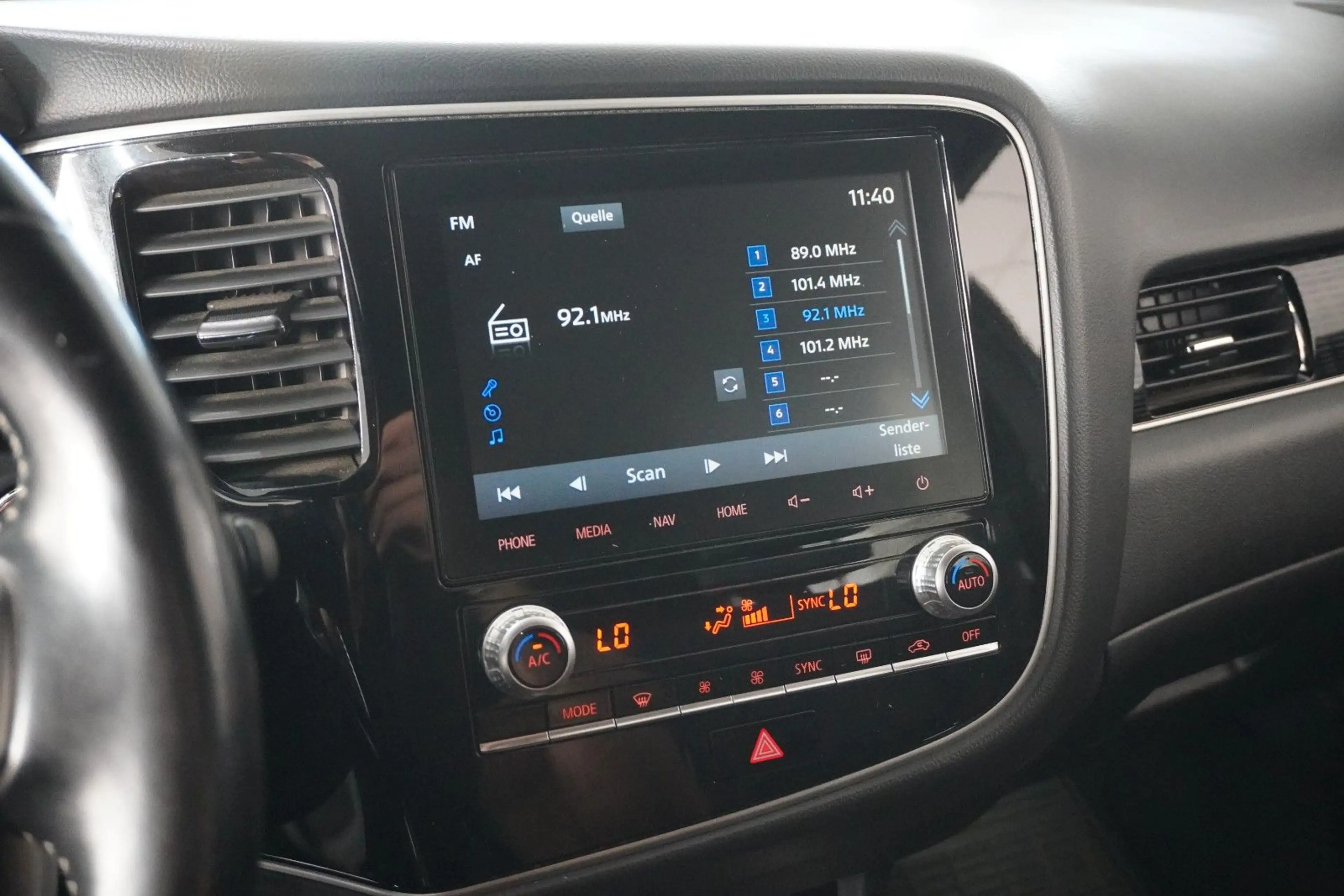 Mitsubishi Outlander 2.4 PHEV 4WD NAVI/LED/360°/LEDER/AHK — photo 31