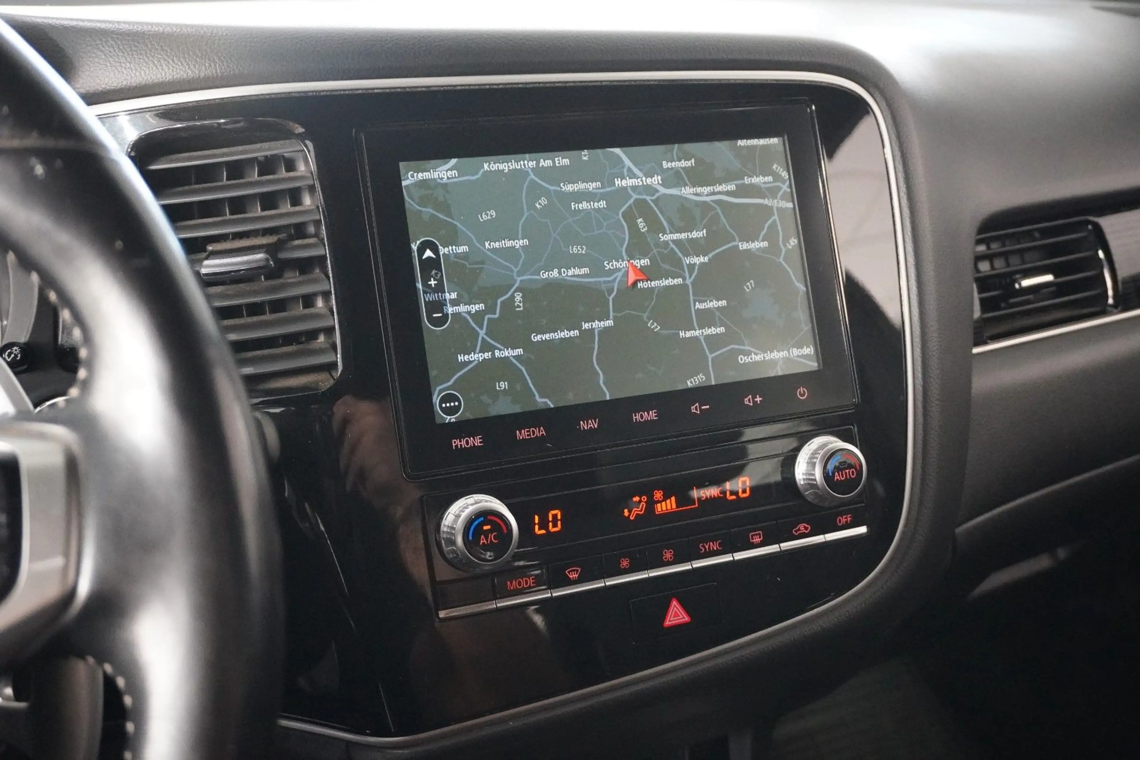 Mitsubishi Outlander 2.4 PHEV 4WD NAVI/LED/360°/LEDER/AHK — photo 30