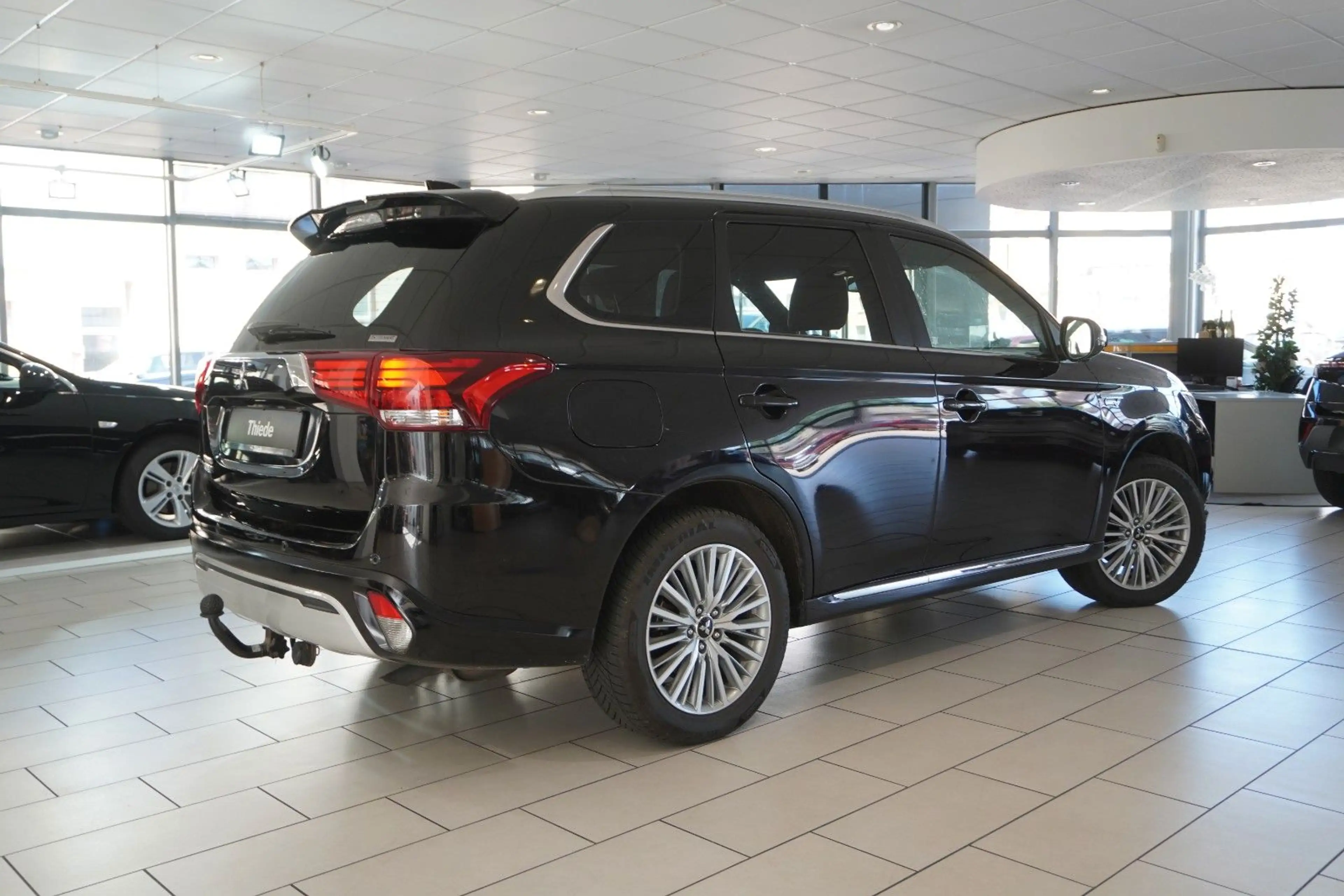 Mitsubishi Outlander 2.4 PHEV 4WD NAVI/LED/360°/LEDER/AHK — photo 10