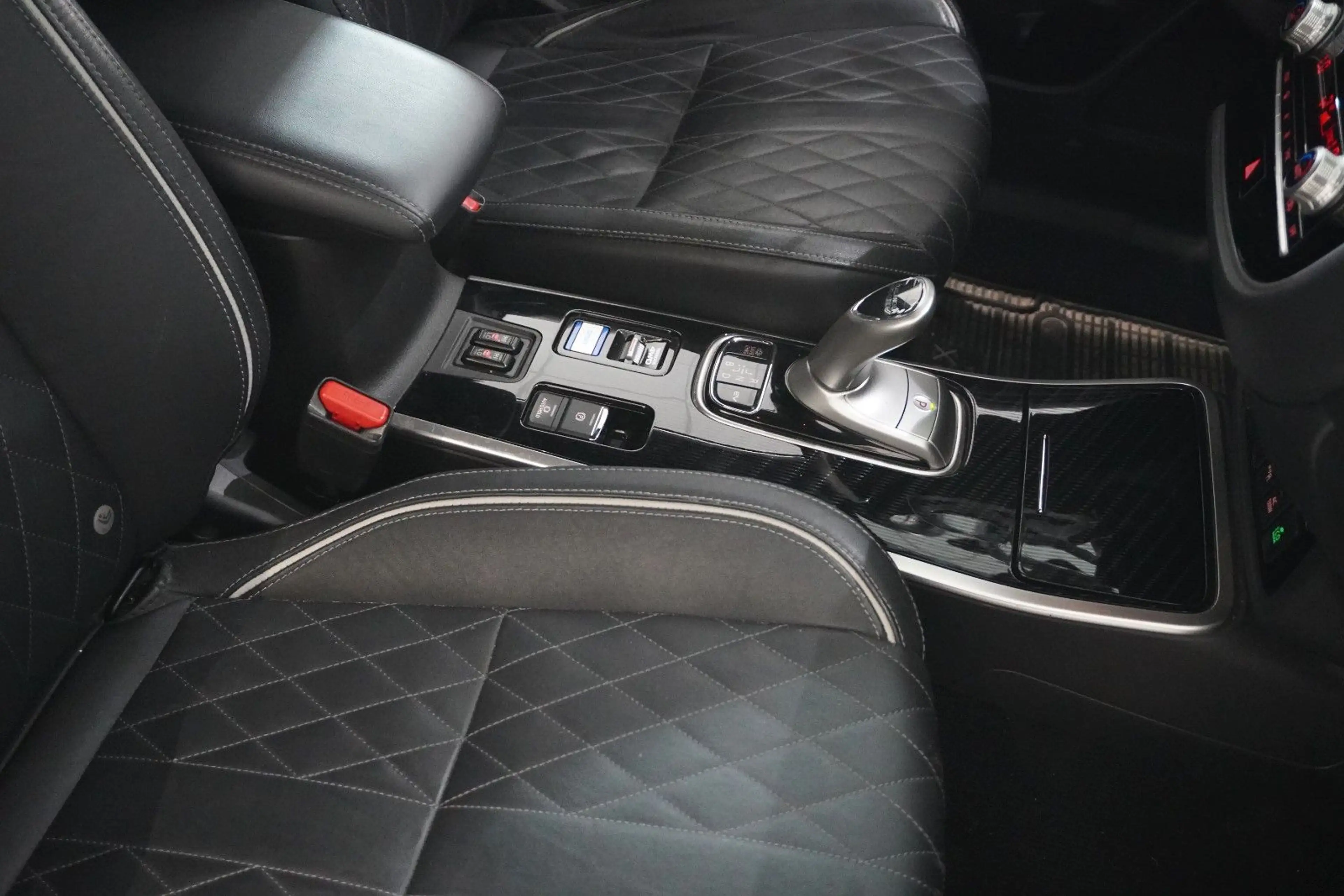 Mitsubishi Outlander 2.4 PHEV 4WD NAVI/LED/360°/LEDER/AHK — photo 43