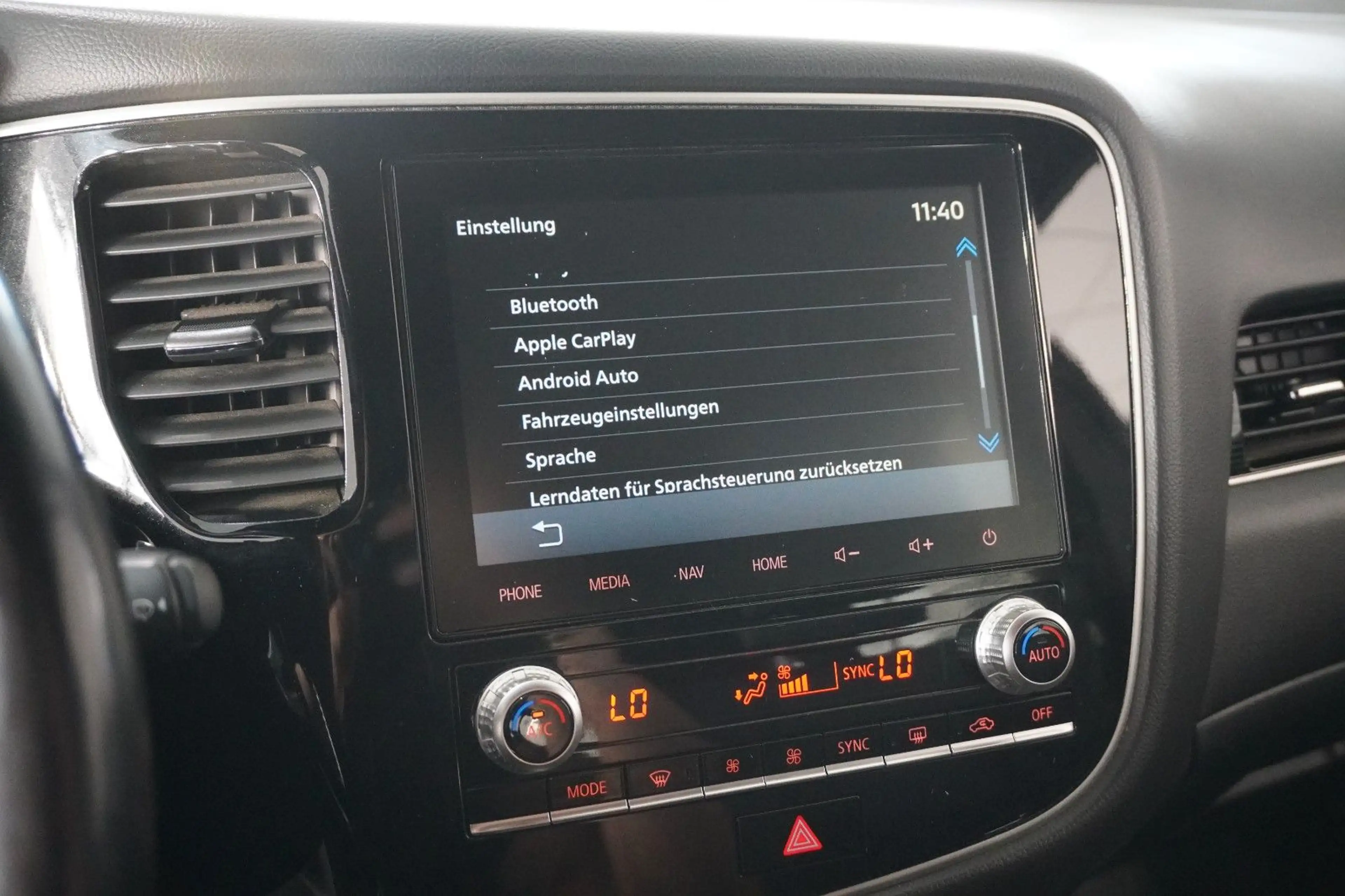 Mitsubishi Outlander 2.4 PHEV 4WD NAVI/LED/360°/LEDER/AHK — photo 32