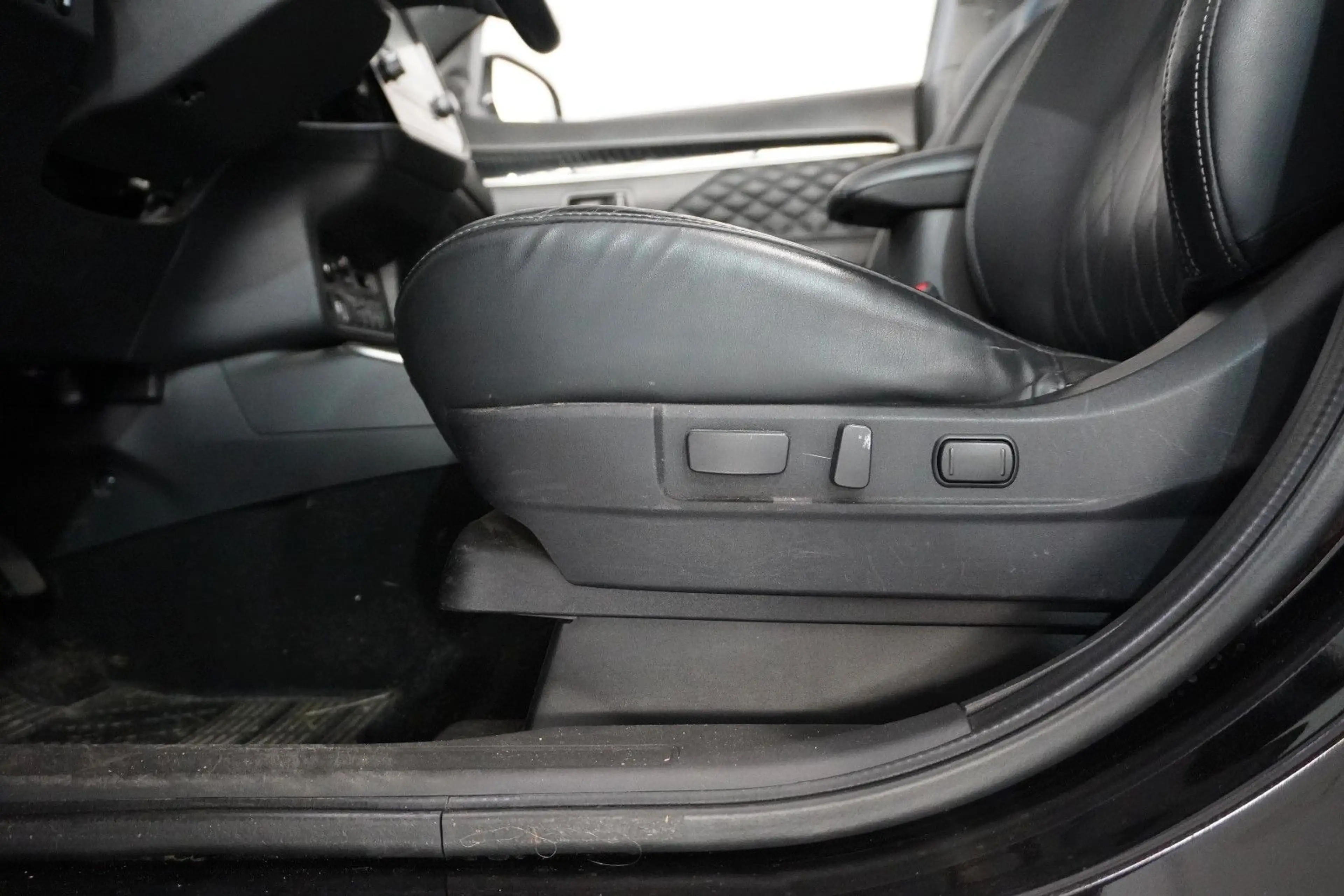 Mitsubishi Outlander 2.4 PHEV 4WD NAVI/LED/360°/LEDER/AHK — photo 19