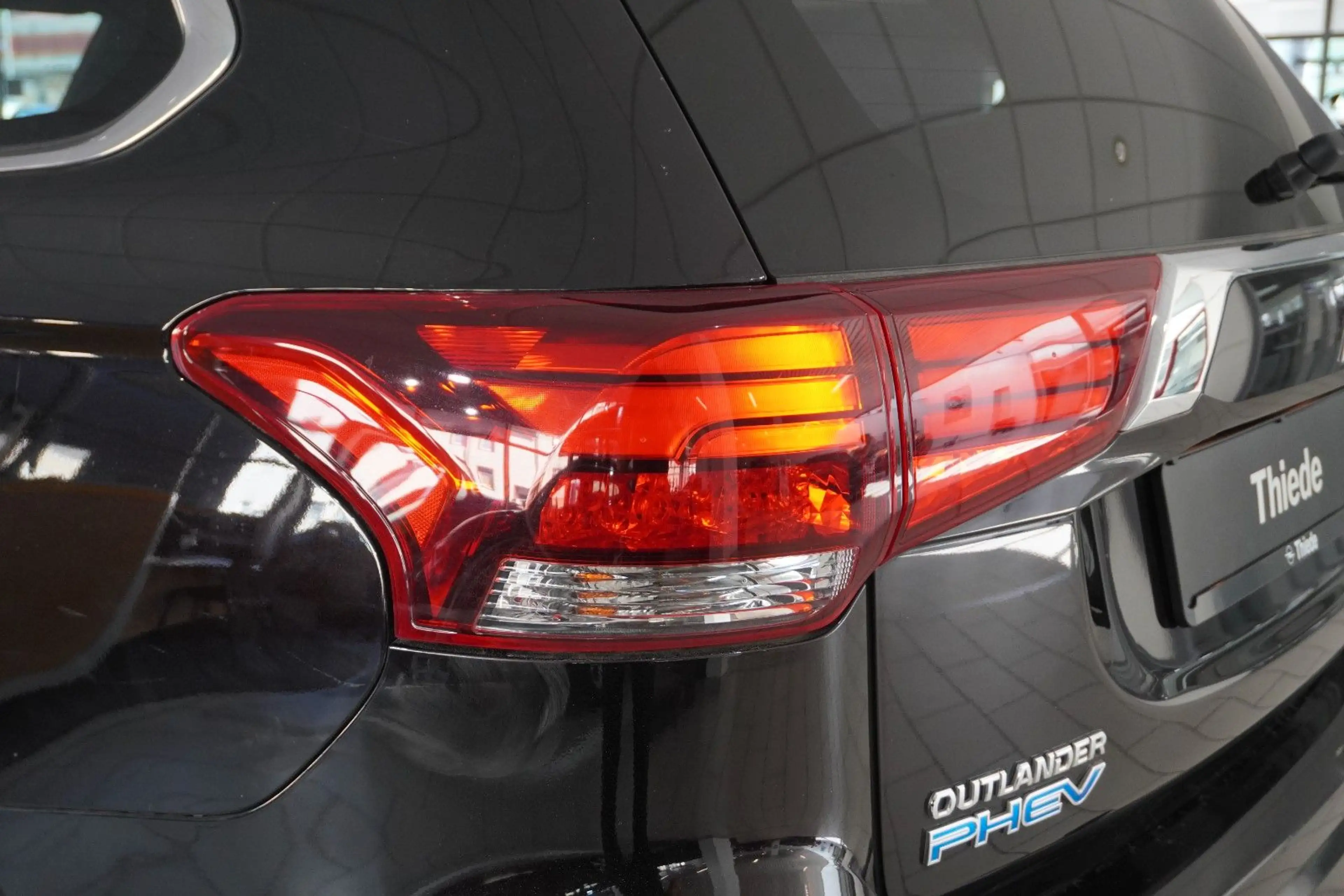Mitsubishi Outlander 2.4 PHEV 4WD NAVI/LED/360°/LEDER/AHK — photo 14