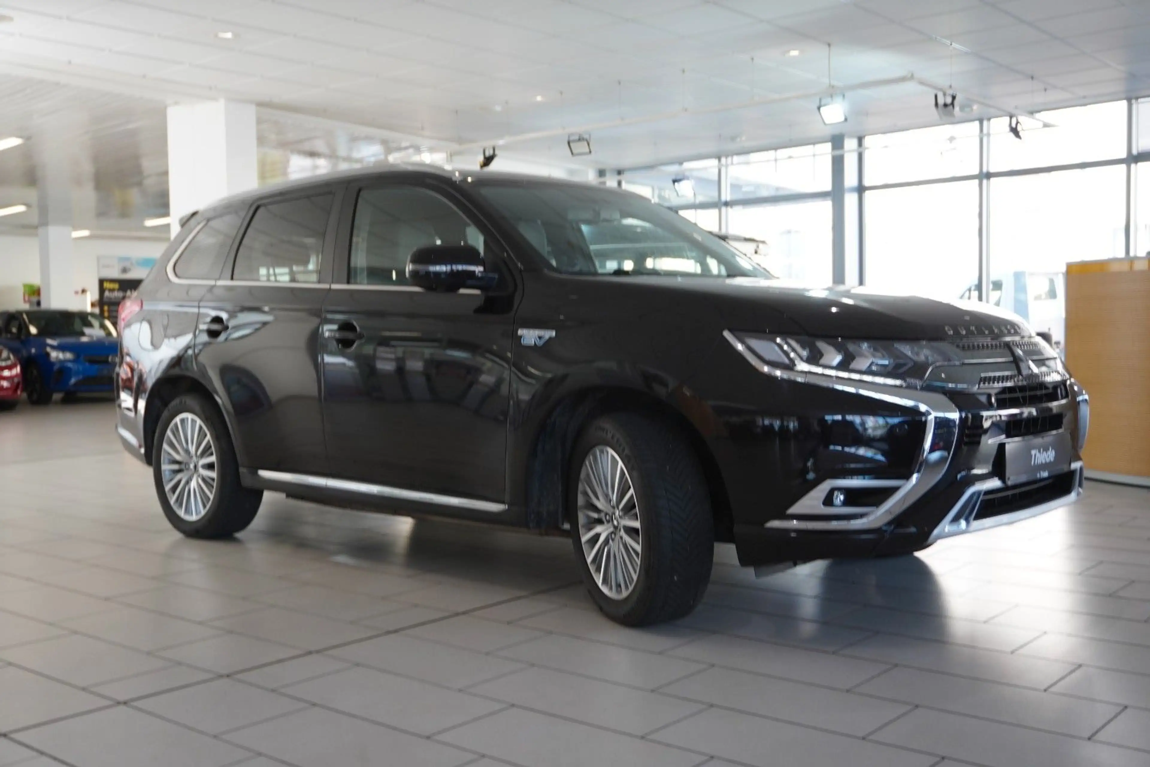Mitsubishi Outlander 2.4 PHEV 4WD NAVI/LED/360°/LEDER/AHK — photo 7