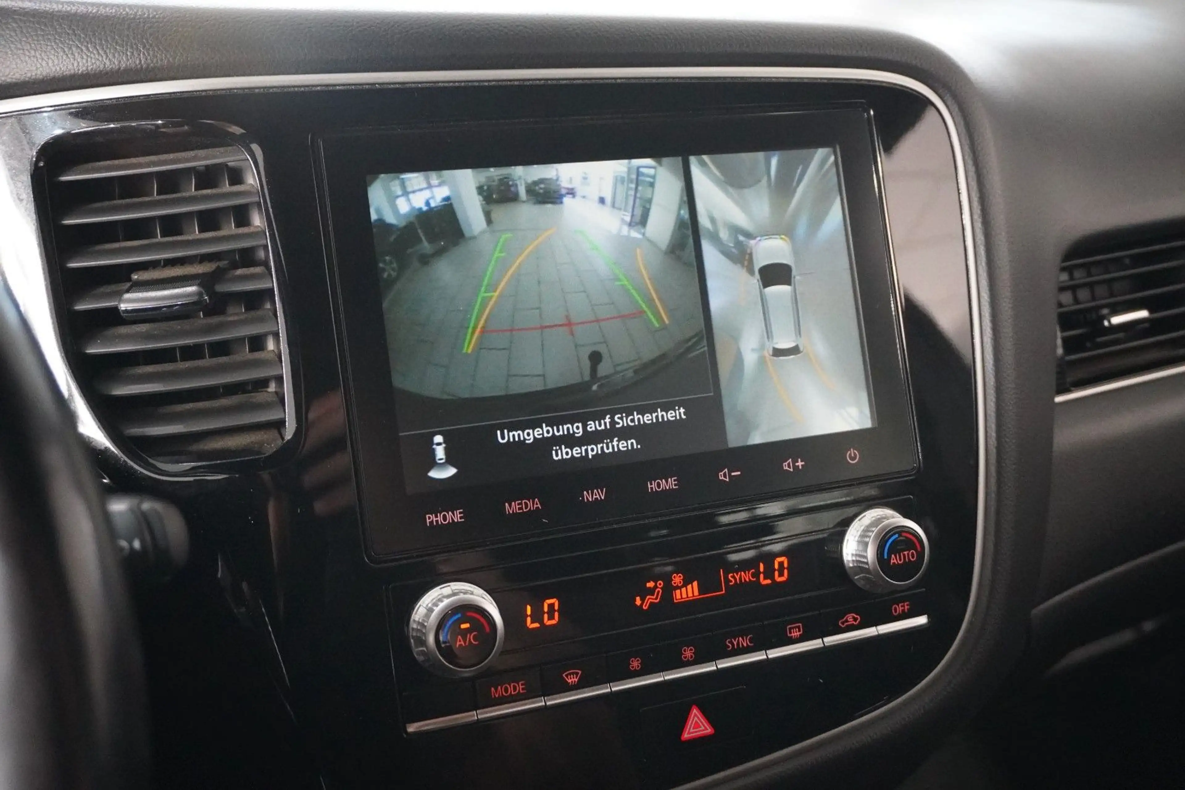 Mitsubishi Outlander 2.4 PHEV 4WD NAVI/LED/360°/LEDER/AHK — photo 33