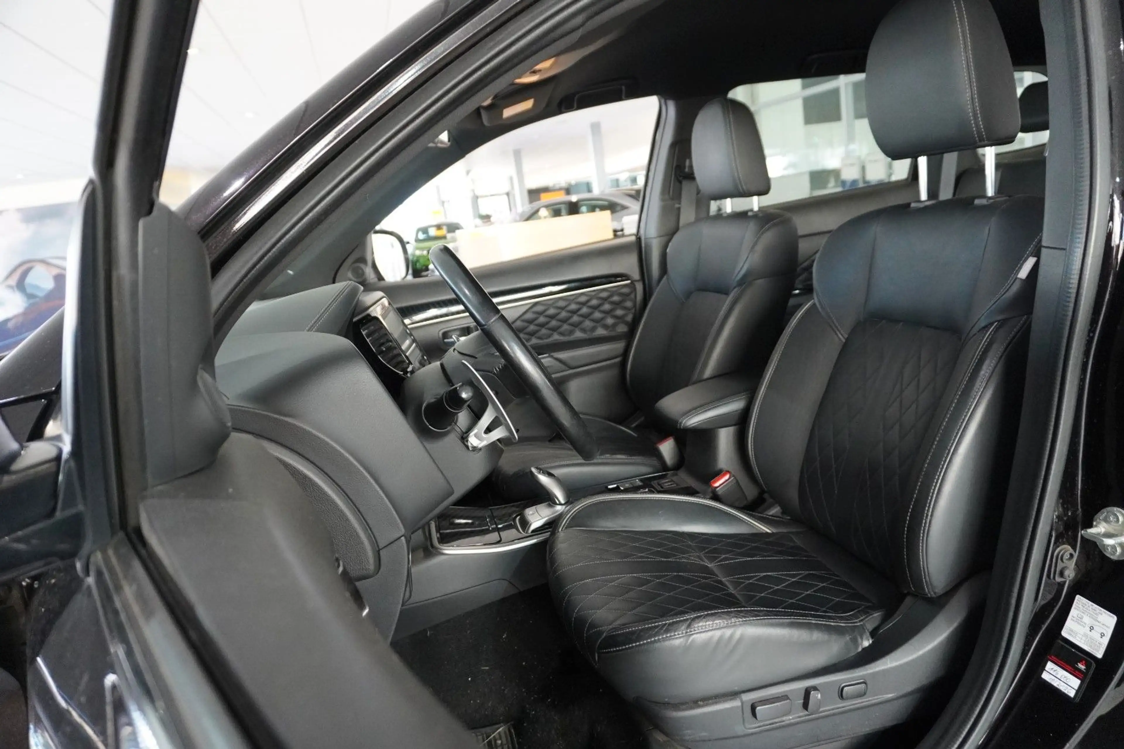 Mitsubishi Outlander 2.4 PHEV 4WD NAVI/LED/360°/LEDER/AHK — photo 21