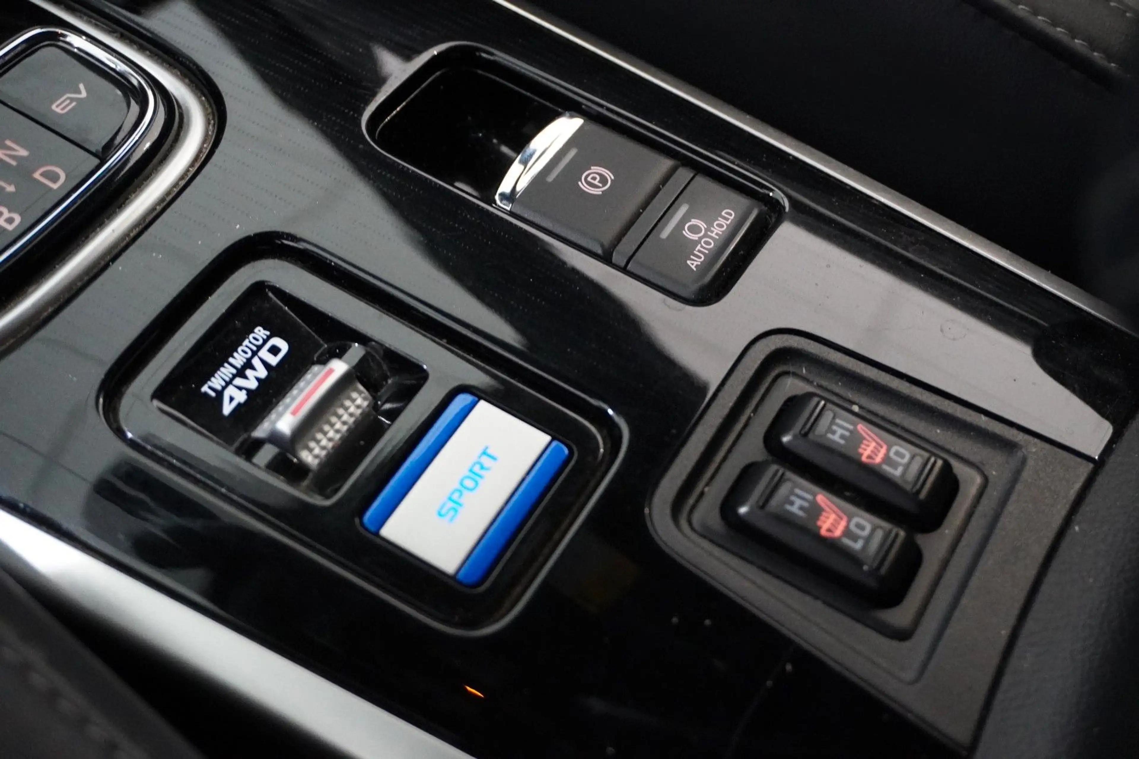 Mitsubishi Outlander 2.4 PHEV 4WD NAVI/LED/360°/LEDER/AHK — photo 37