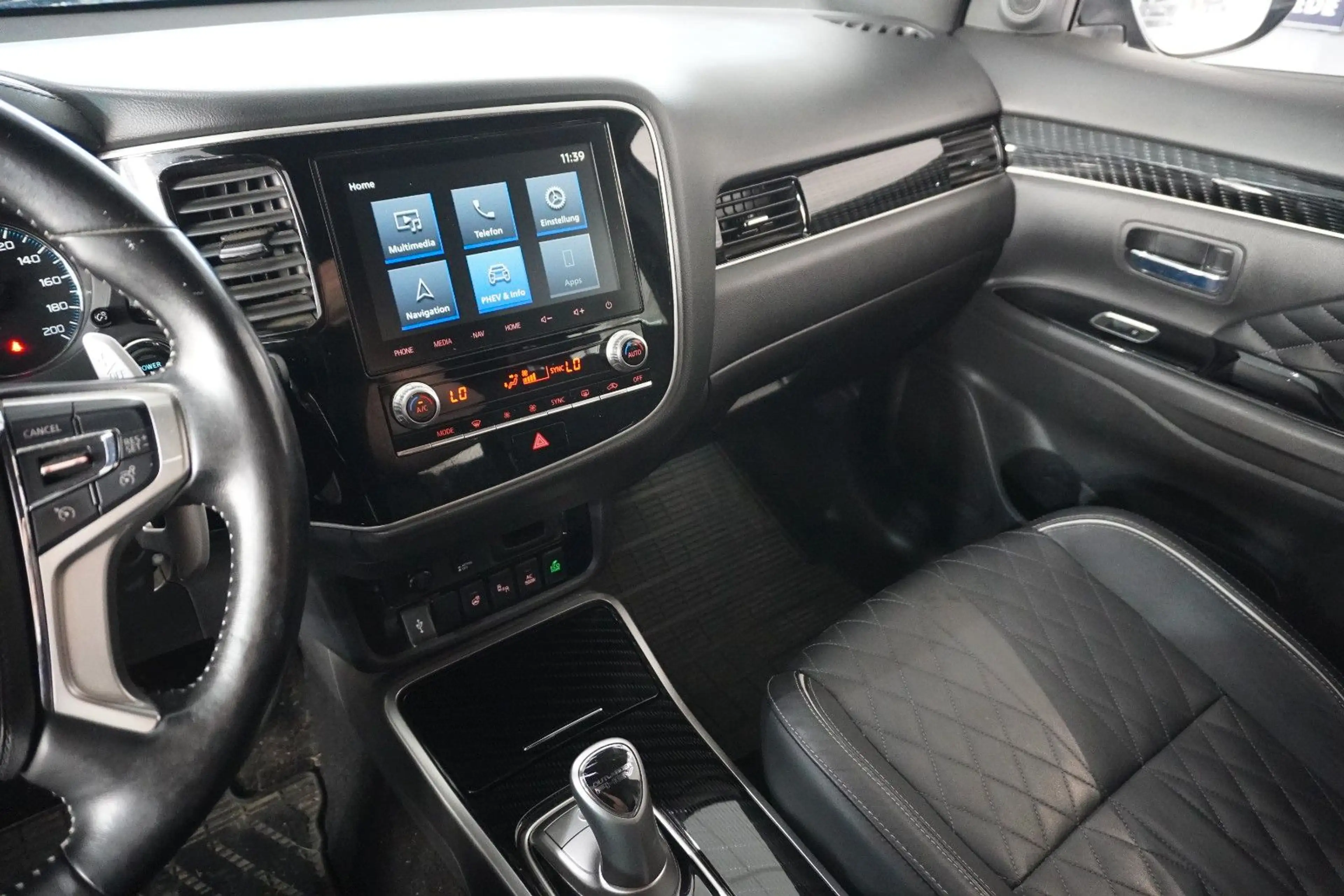 Mitsubishi Outlander 2.4 PHEV 4WD NAVI/LED/360°/LEDER/AHK — photo 28