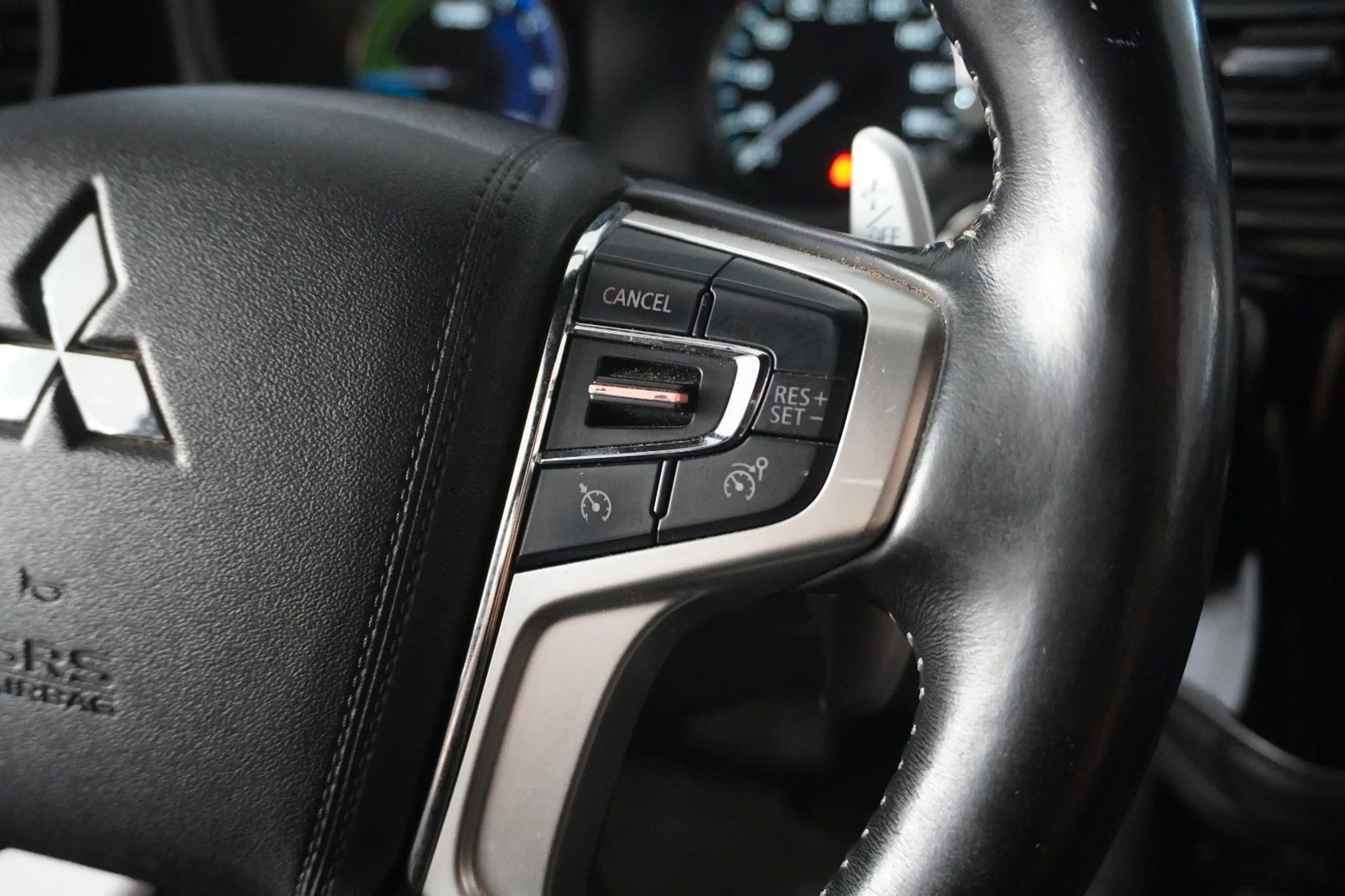 Mitsubishi Outlander 2.4 PHEV 4WD NAVI/LED/360°/LEDER/AHK — photo 24