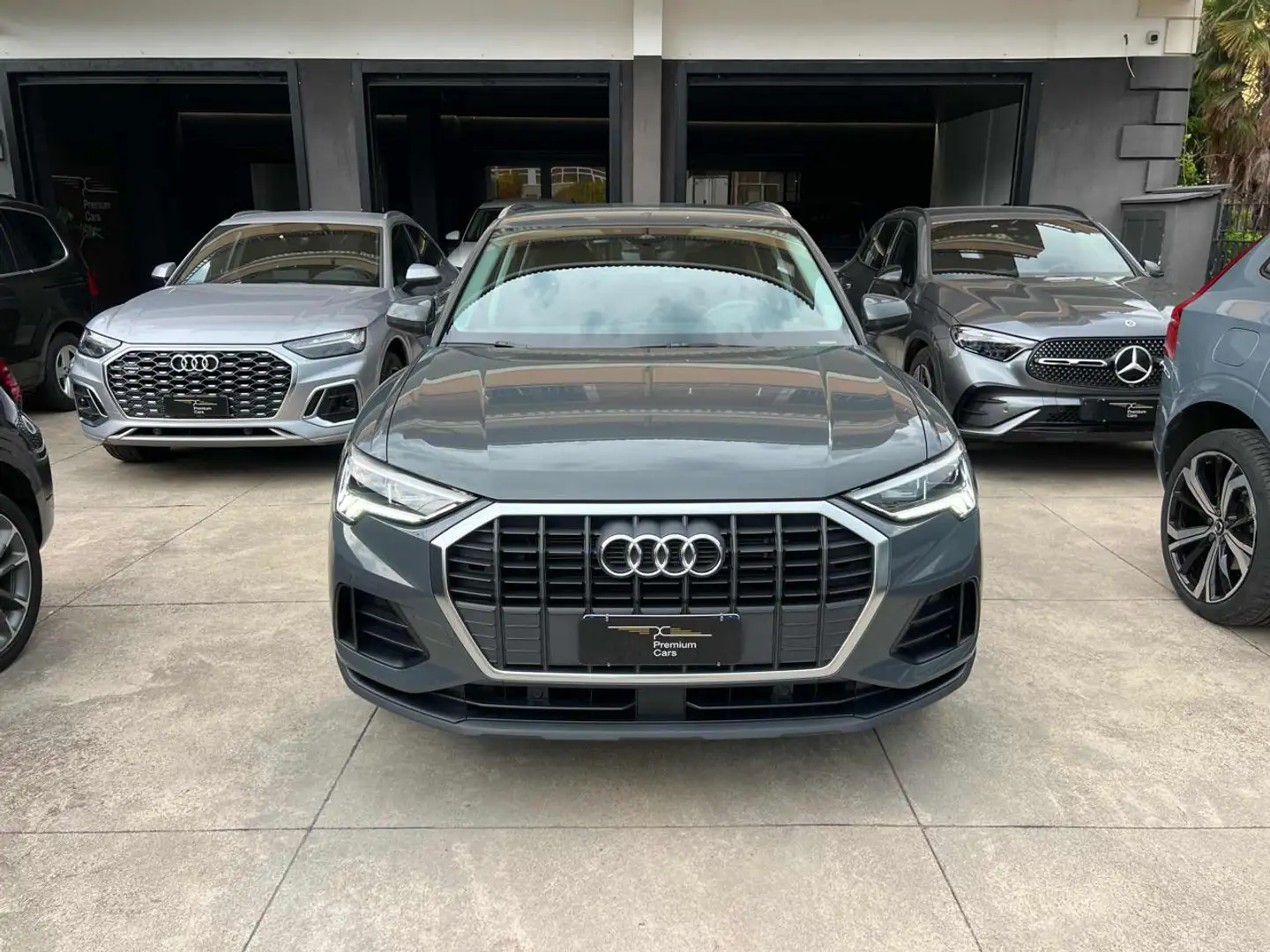 Audi Q3 35 TDI S tronic Business Grigio - 1