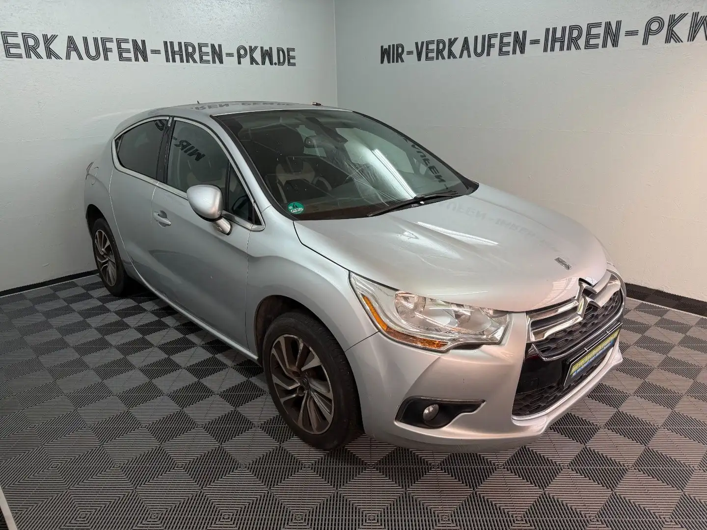 Citroen DS4 1.6 SoChic Silber - 1