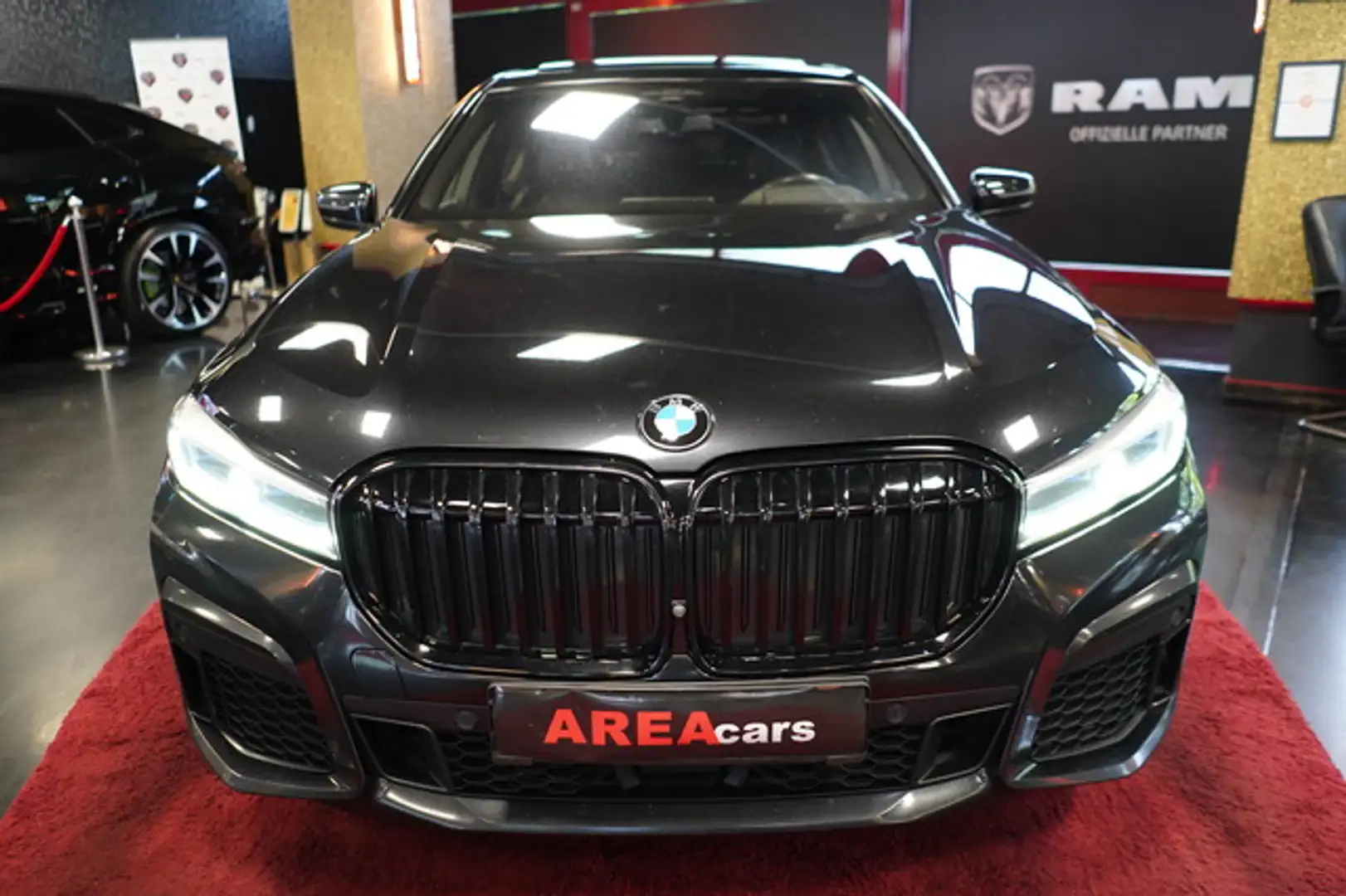 BMW 750 d XDRV M SPORT TV-PLS 360° PANO STNDH MASS Zwart - 2