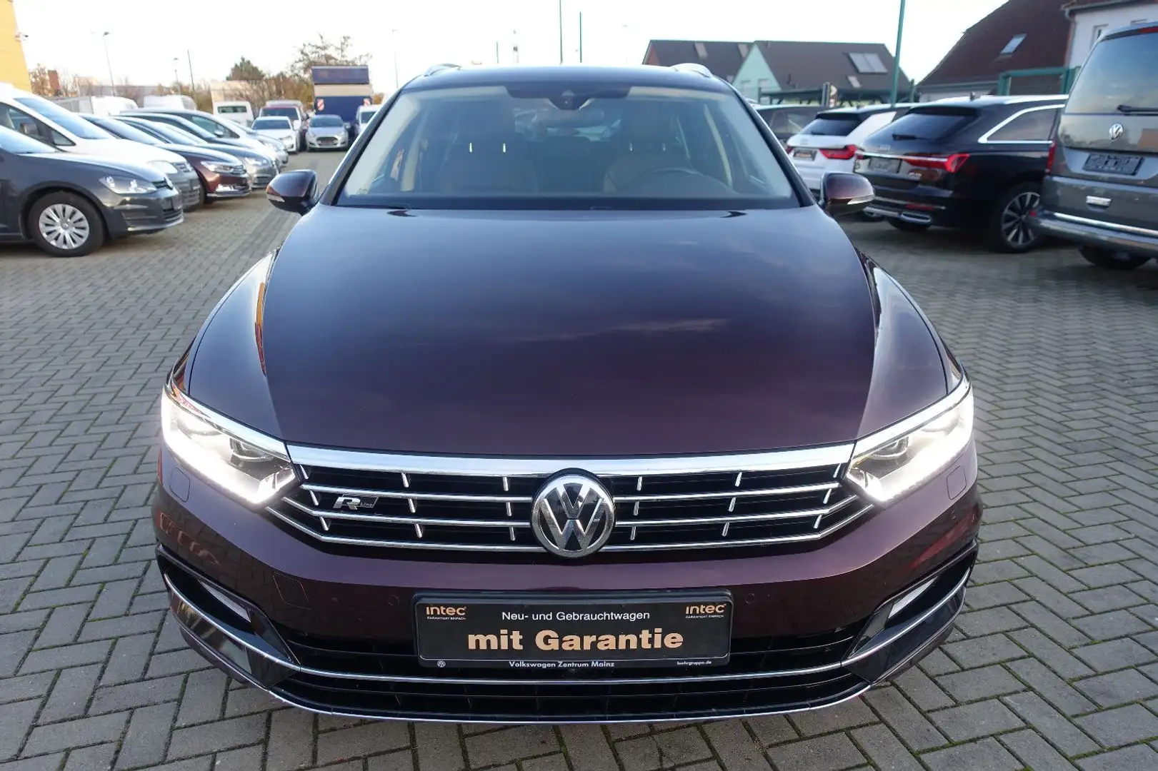 Volkswagen Passat Variant R-Line 4M*LED*ACC*Leder*Pano*DYNA Rouge - 2