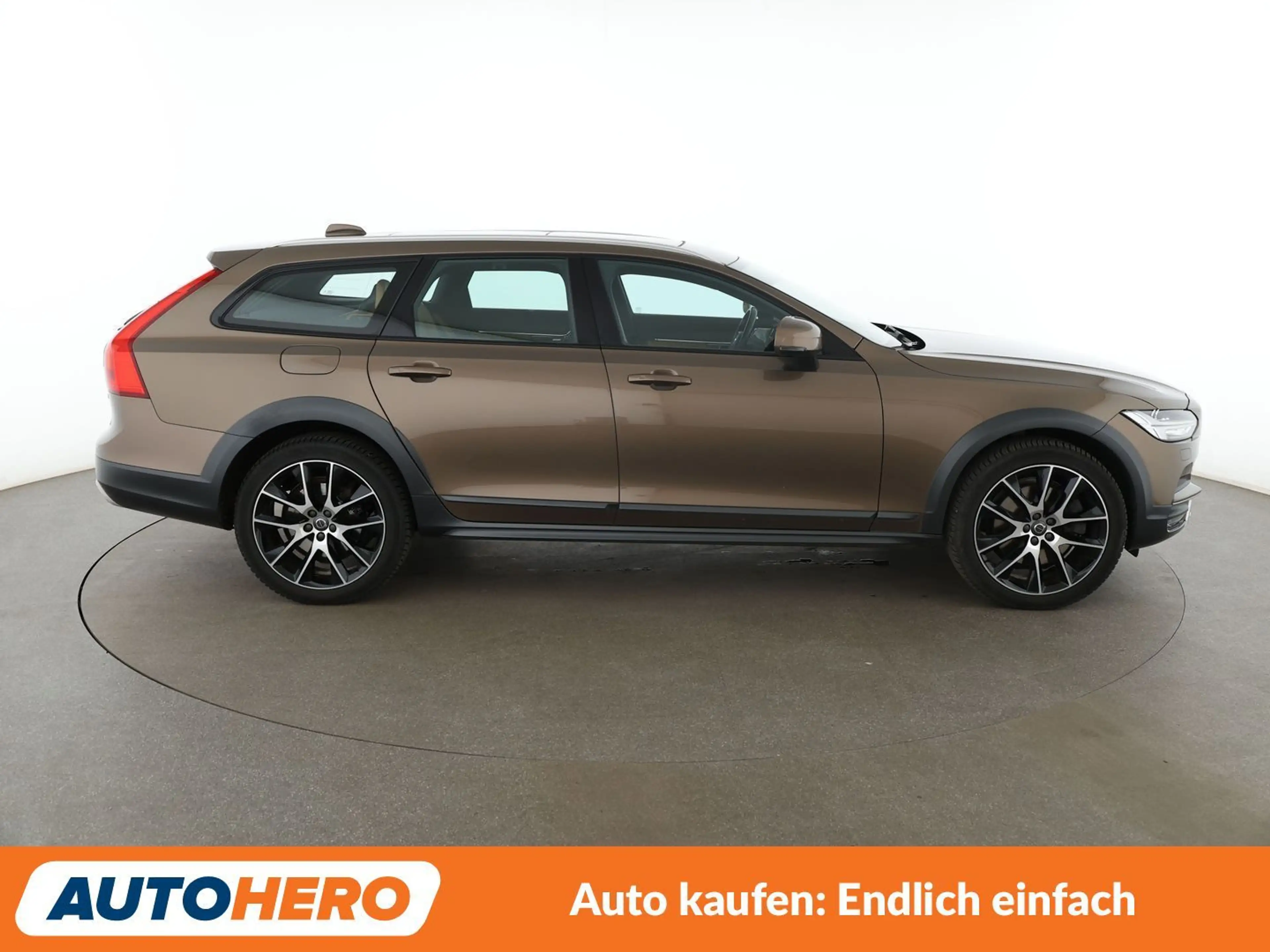 Volvo V90 Cross Country 2.0 D5 AWD Aut.*NAVI*HUD*LED* — photo 7