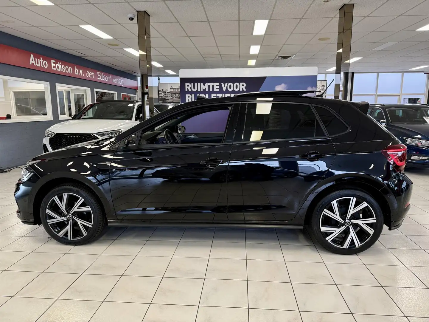 Volkswagen Polo 1.0 TSI R-Line DSG *PANO*MATRIX*KEYL*IQ*NAVI*APP* Zwart - 2