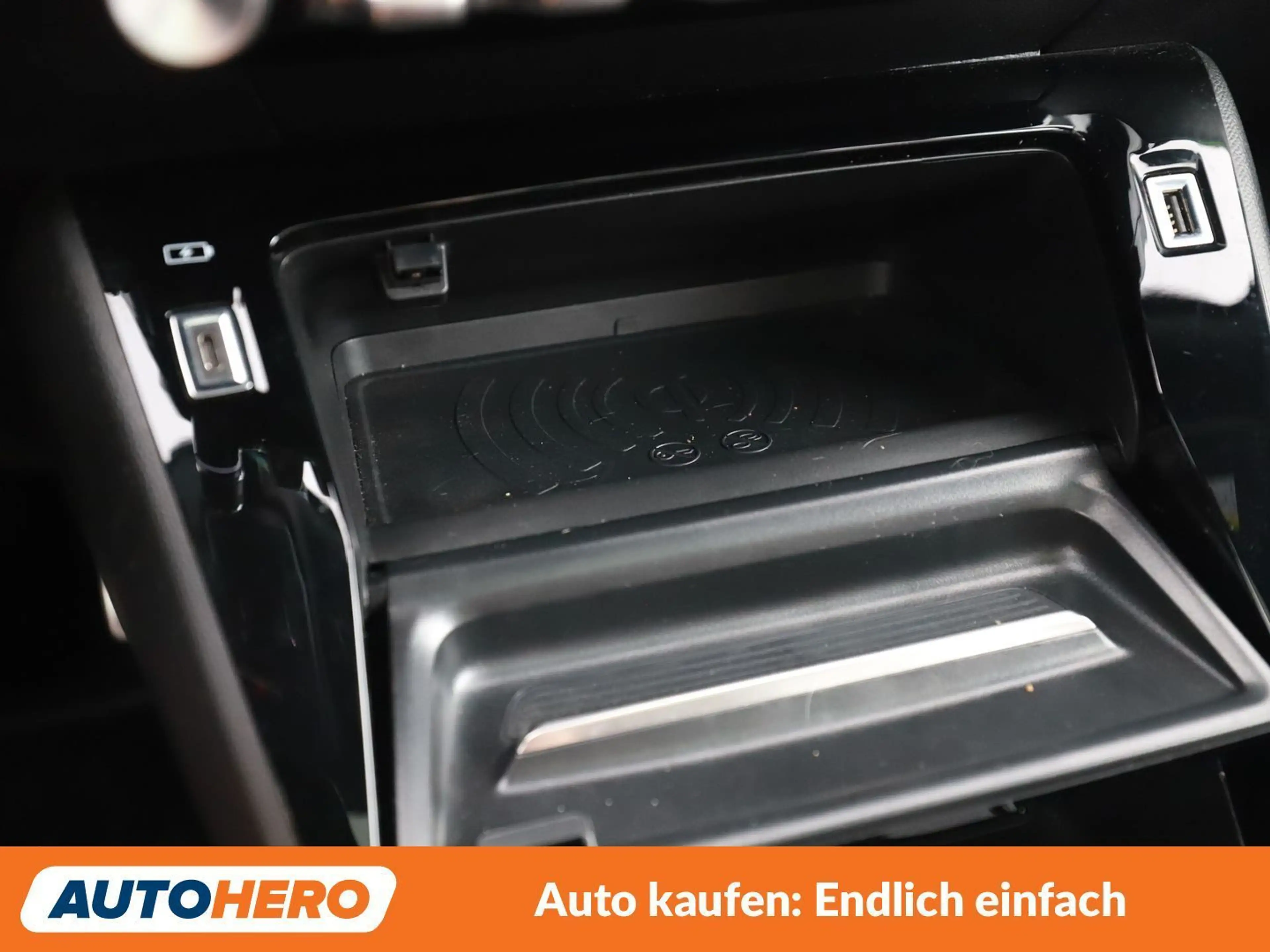 Peugeot e-2008 electric drive 100 kW e GT — photo 28