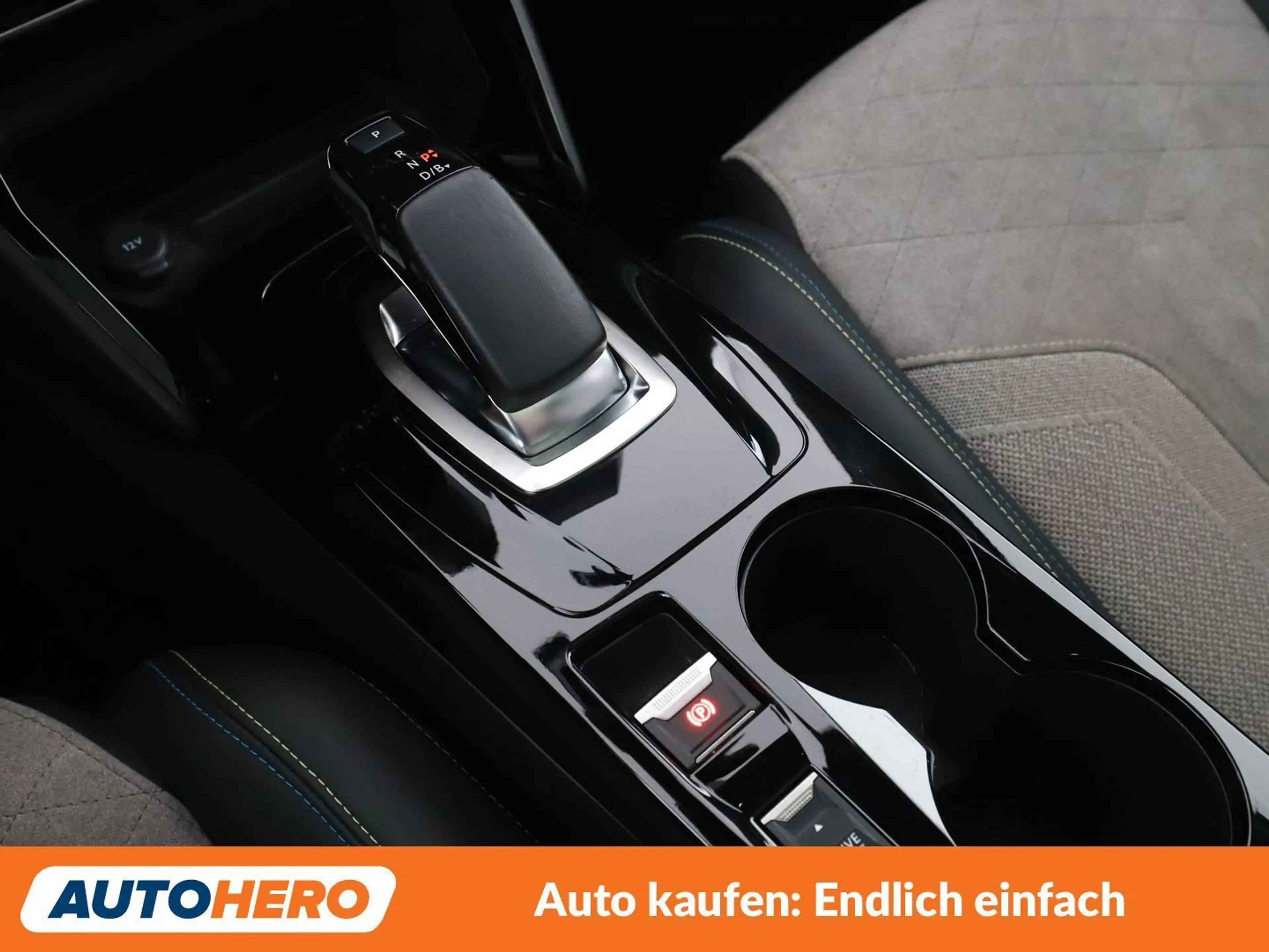 Peugeot e-2008 electric drive 100 kW e GT — photo 29