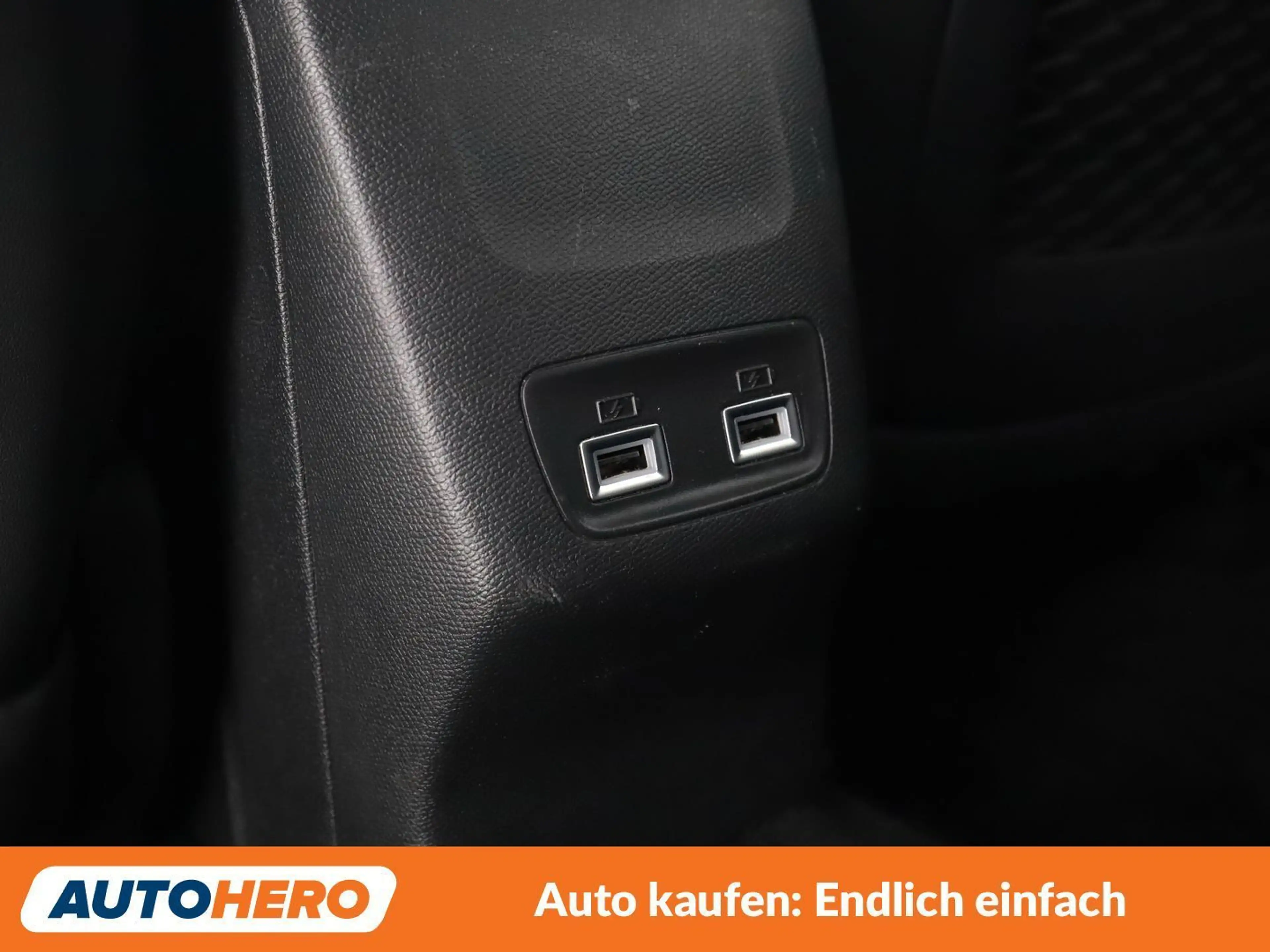 Peugeot e-2008 electric drive 100 kW e GT — photo 32
