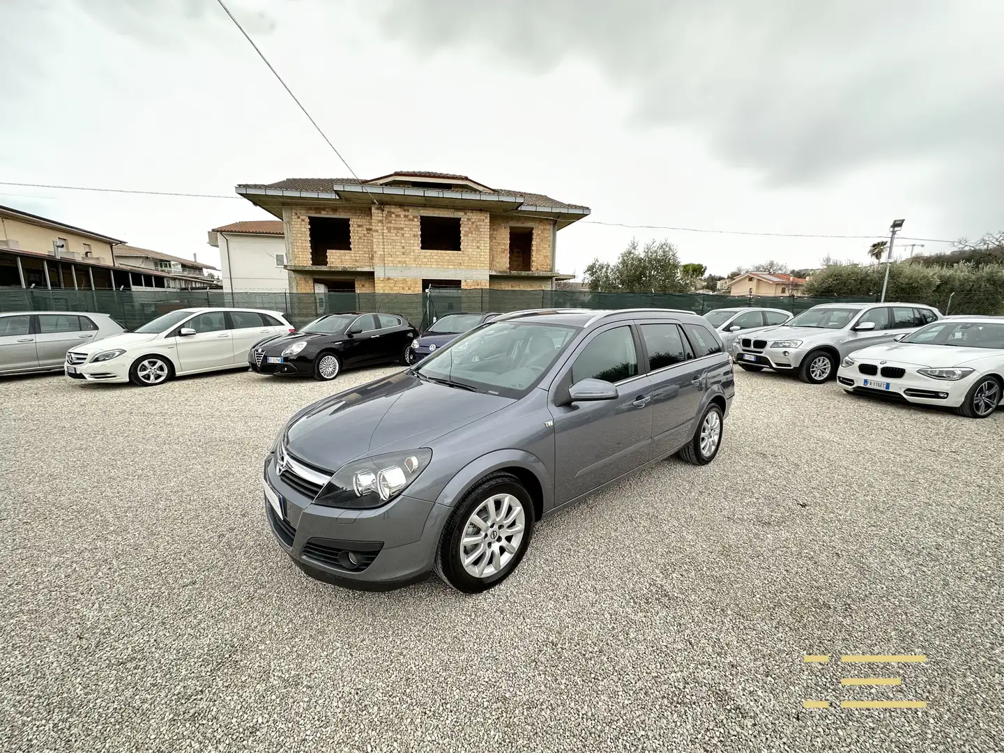 Opel Astra 1.7 CDTI 101cv sw 92.809 km Grau - 1