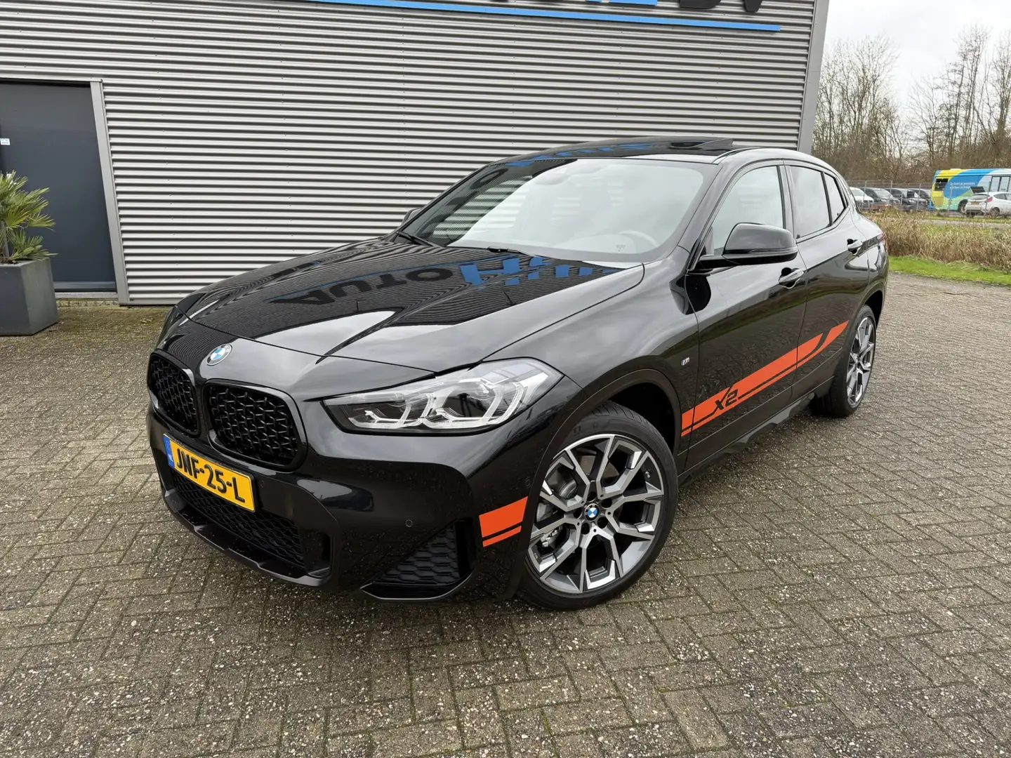 BMW X2 sDrive20i High Executive M Sport Mesh Edition Pano Noir - 2