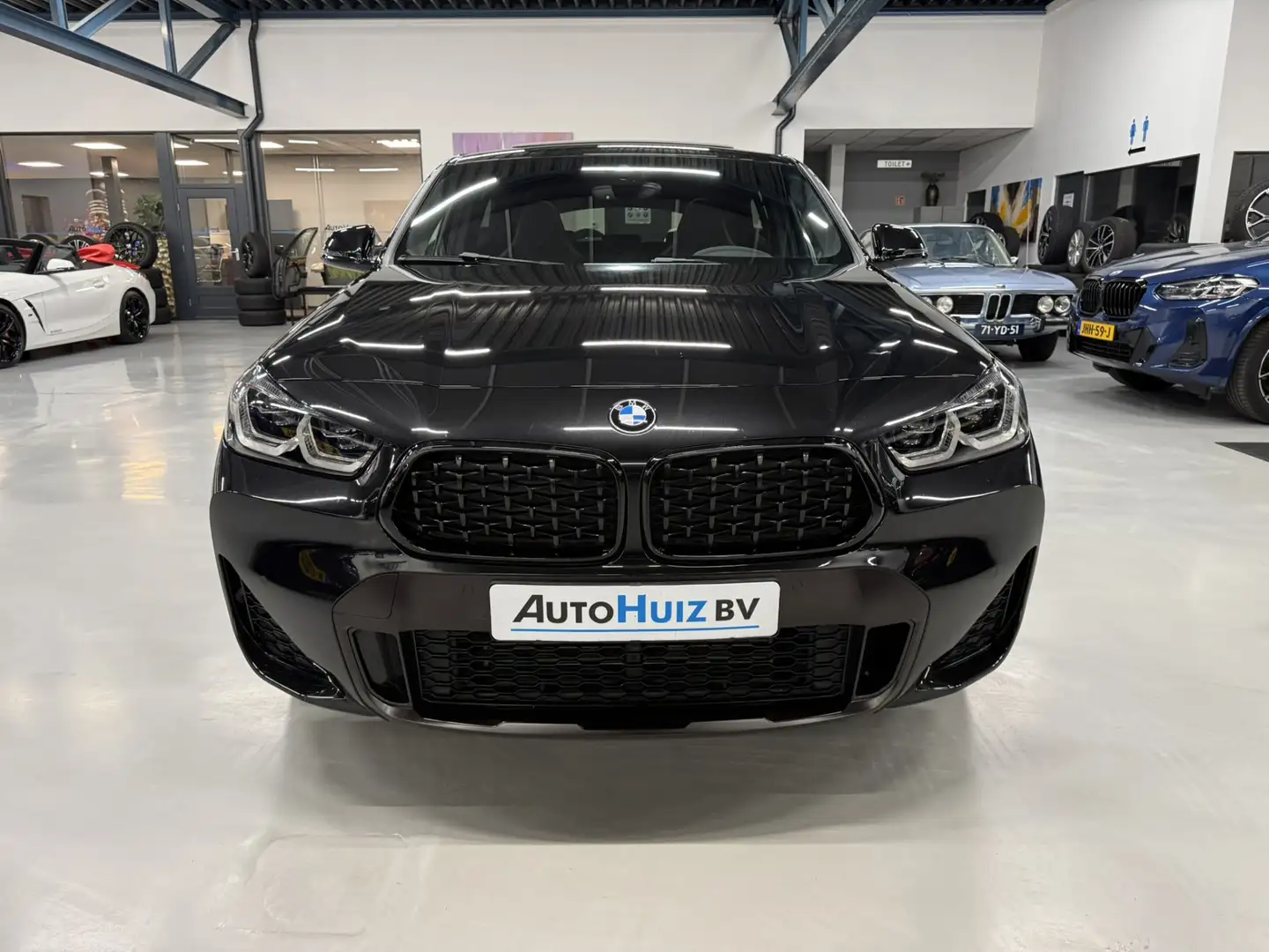 BMW X2 sDrive20i High Executive M Sport Mesh Edition Pano Zwart - 2