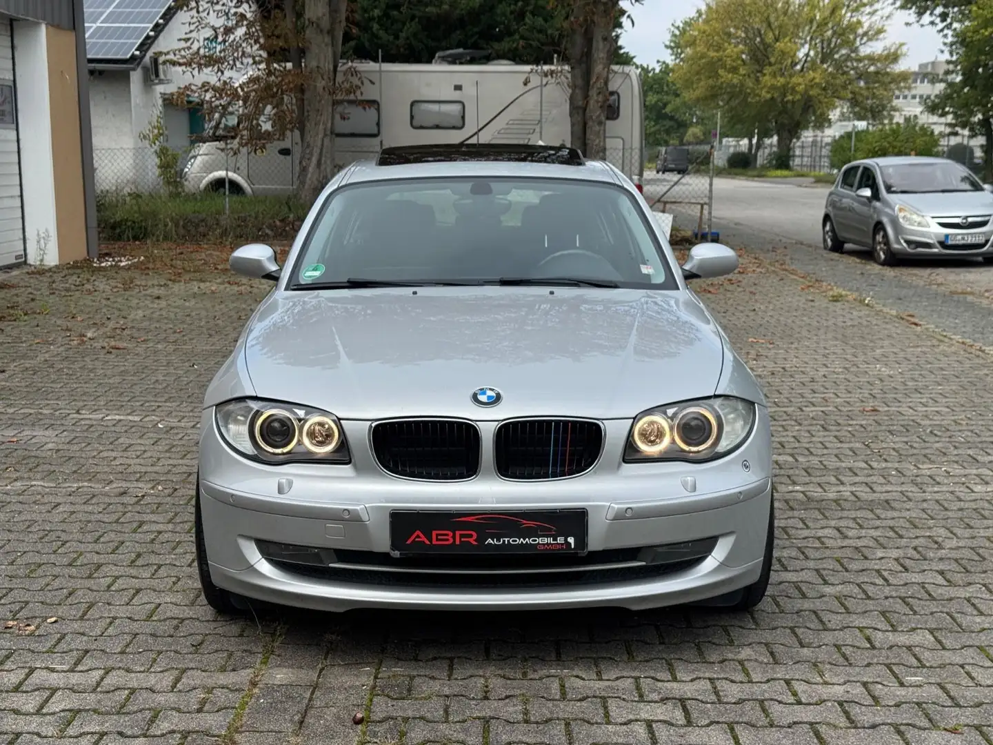 BMW 118 Baureihe 1 Lim. 118d Xenon PDC SHD Top Silber - 2