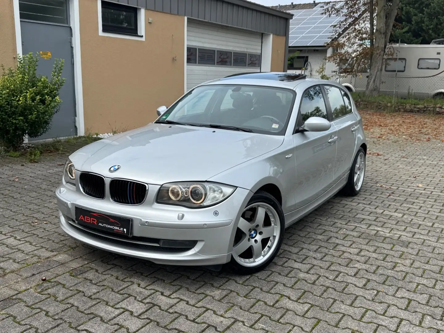 BMW 118 Baureihe 1 Lim. 118d Xenon PDC SHD Top Silber - 1
