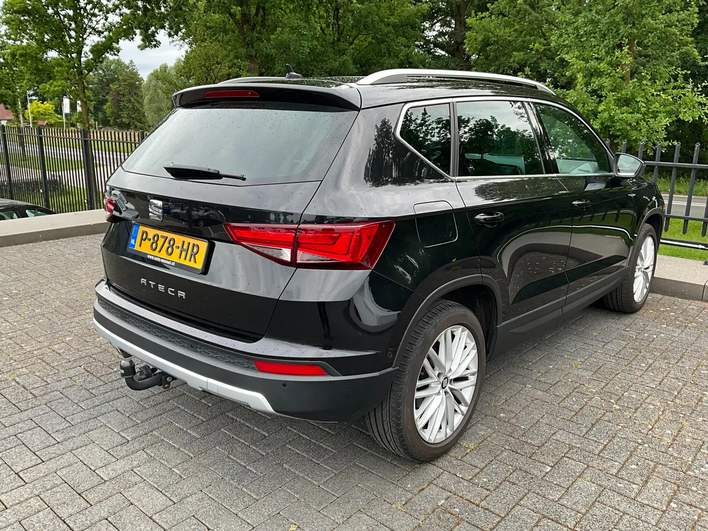 SEAT Ateca 1.5 TSi Xcellence Business Intense Blauw - 1