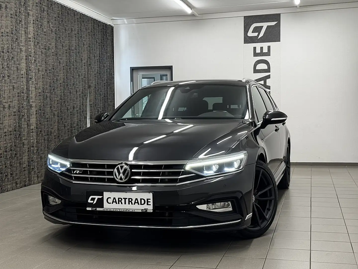 Volkswagen Passat Variant Elegance R-LINE 2,0 SCR TDI 4Motion DSG / I.Q.L... Gris - 1