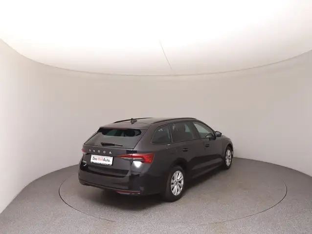 Skoda Octavia view 4