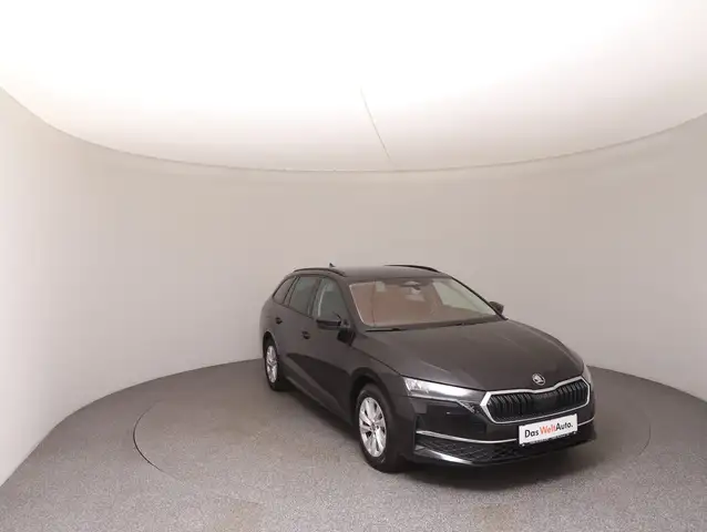 Skoda Octavia view 3