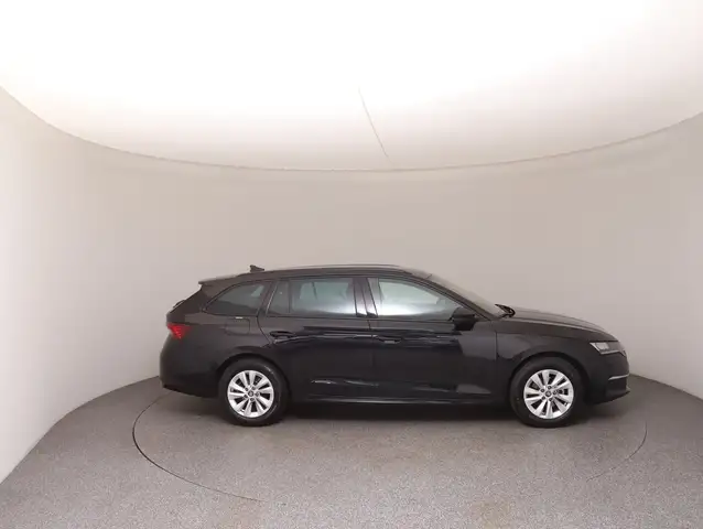 Skoda Octavia view 7