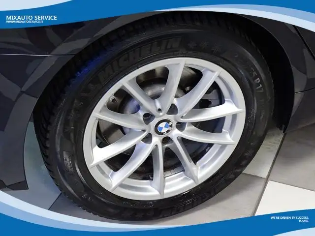 BMW 5 Series view 13