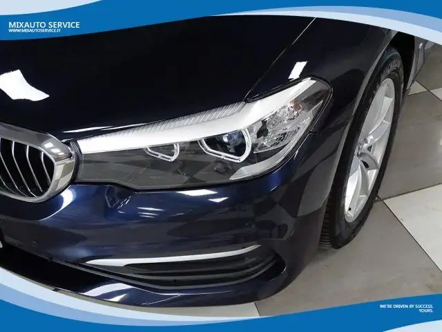 BMW 5 Series view 11