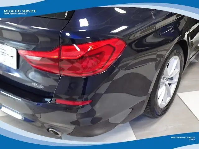 BMW 5 Series view 12