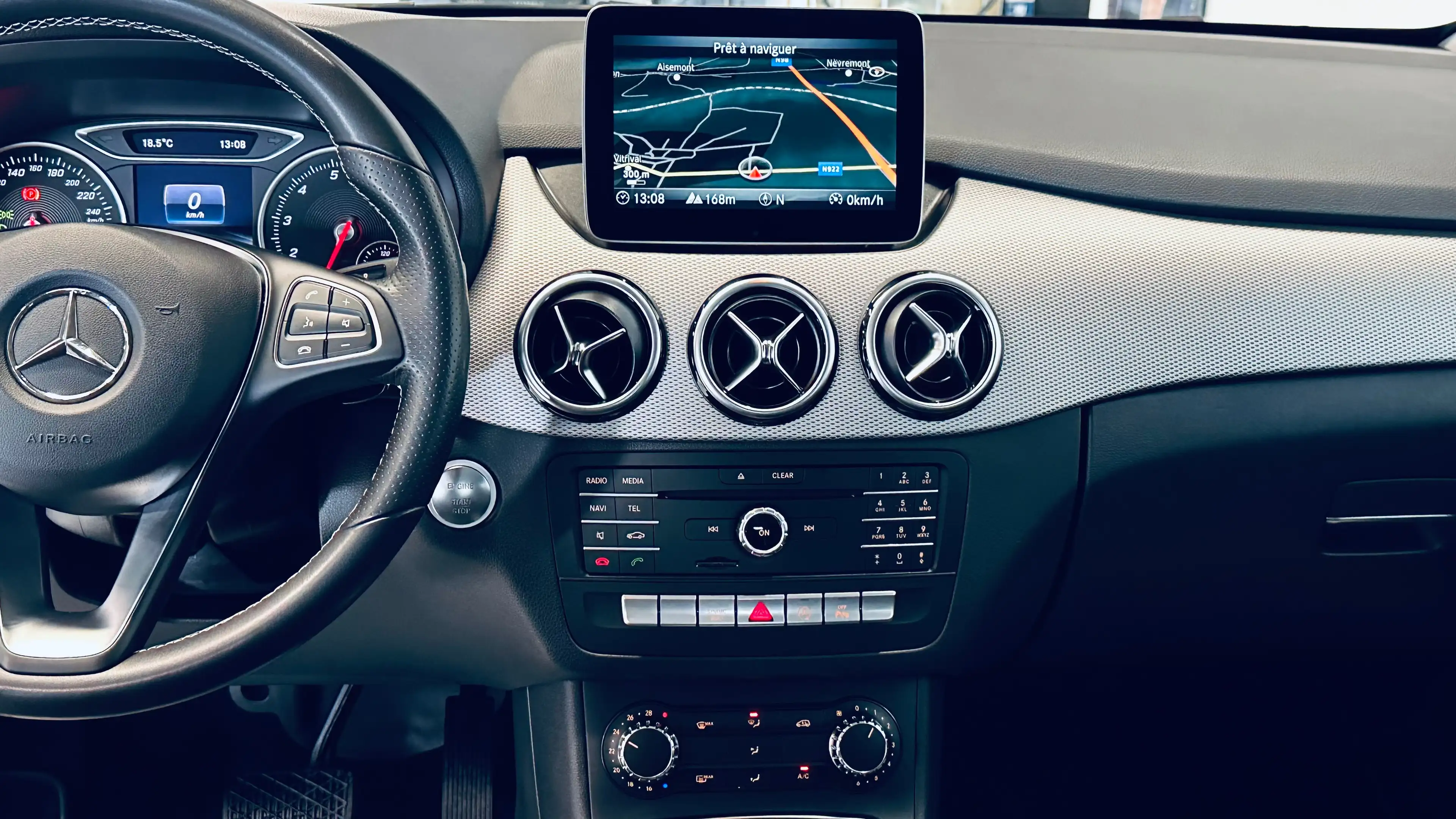 Mercedes-Benz B 180 1.6 BOITE AUTO CAMERA PDC CARPLAY CLIM CRUISE LIM — photo 13