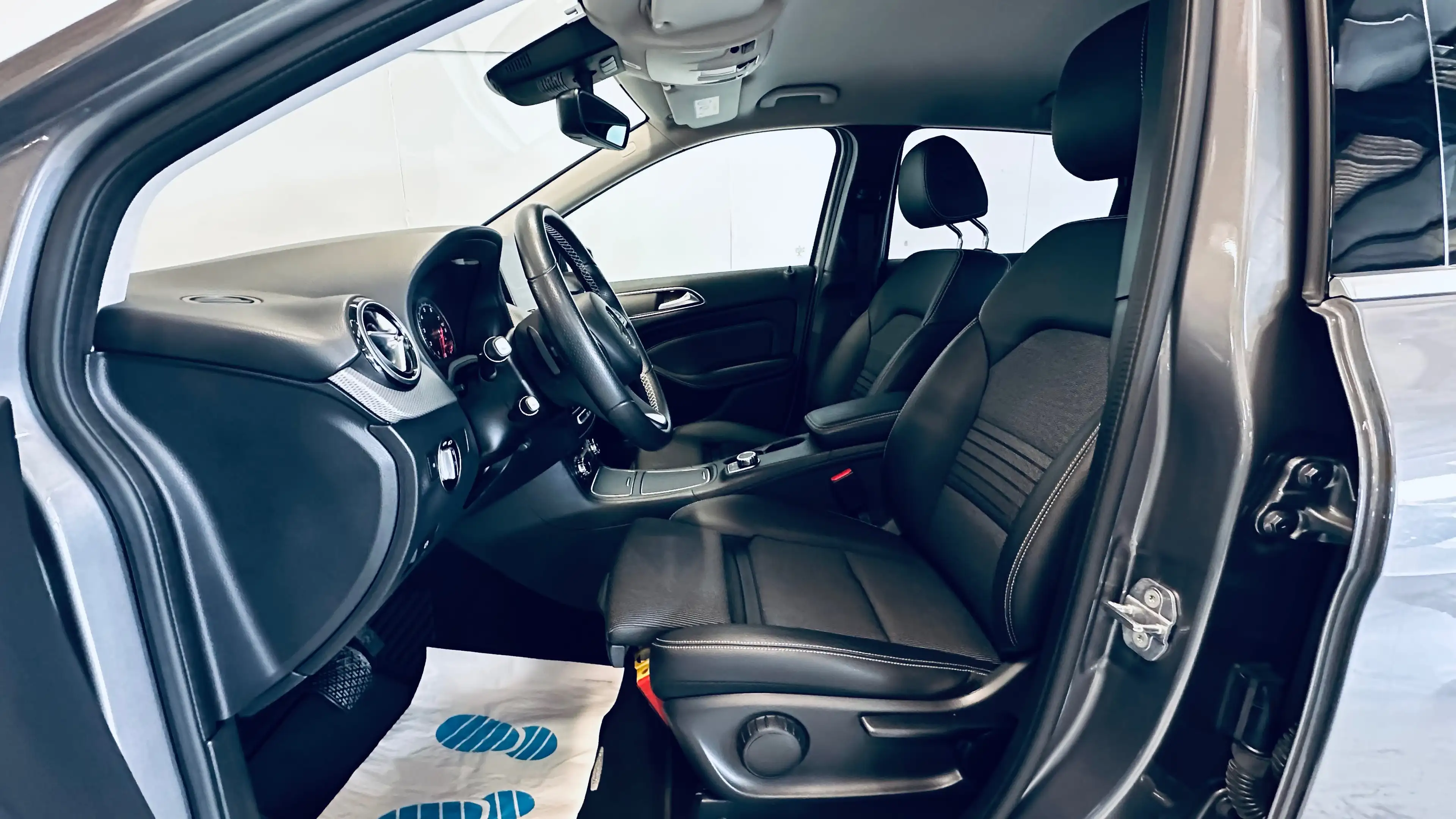 Mercedes-Benz B 180 1.6 BOITE AUTO CAMERA PDC CARPLAY CLIM CRUISE LIM — photo 9