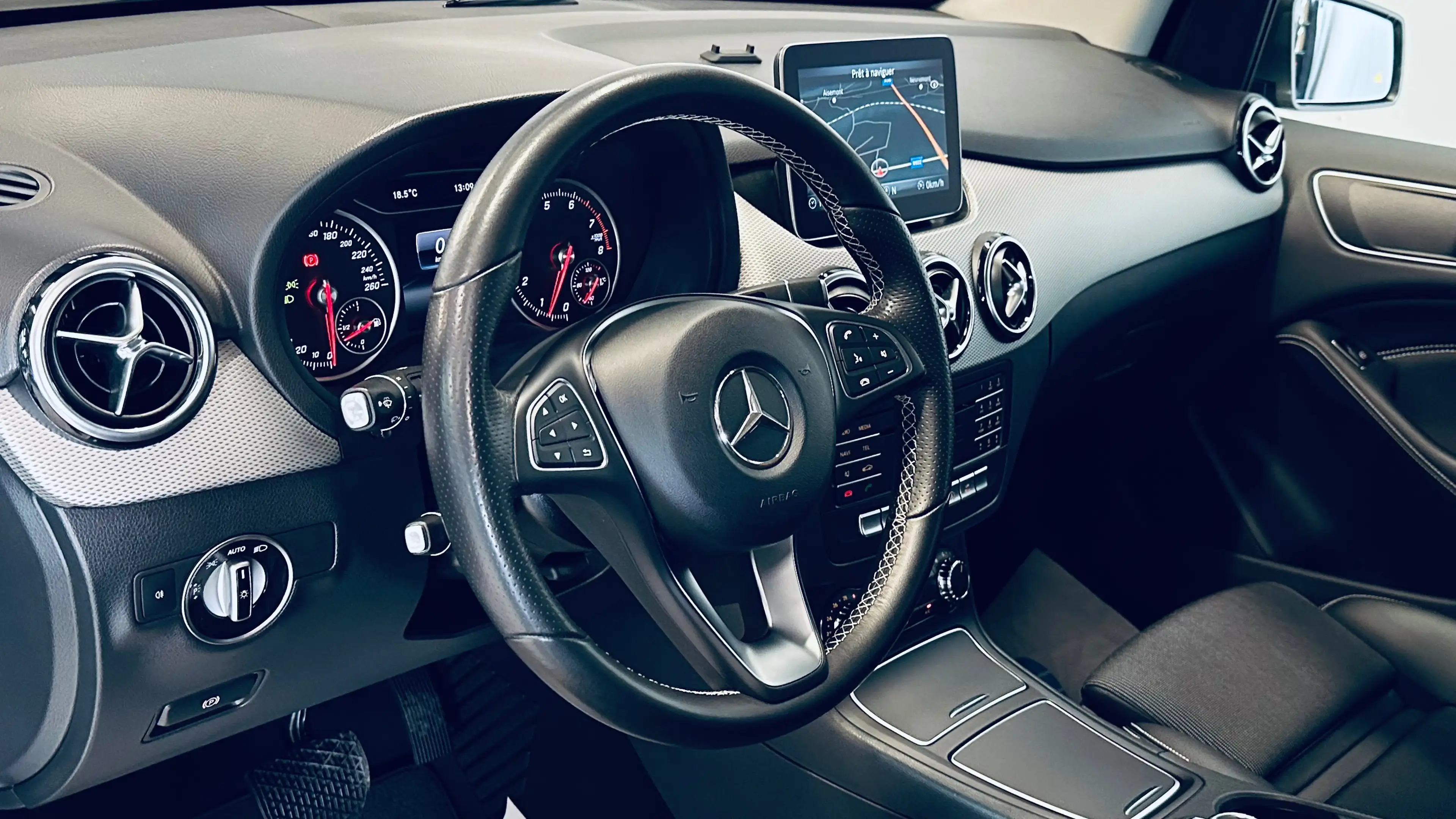 Mercedes-Benz B 180 1.6 BOITE AUTO CAMERA PDC CARPLAY CLIM CRUISE LIM — photo 10